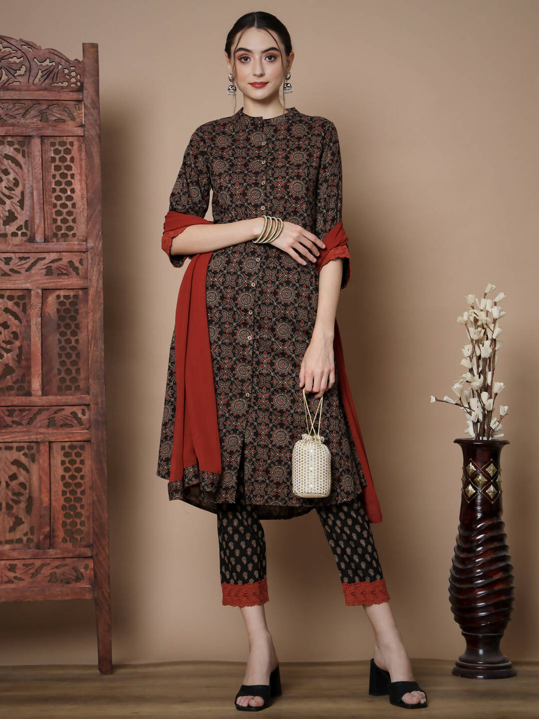 Myshka Women's Muli A-Line Kurta & Trousers With Dupatta
