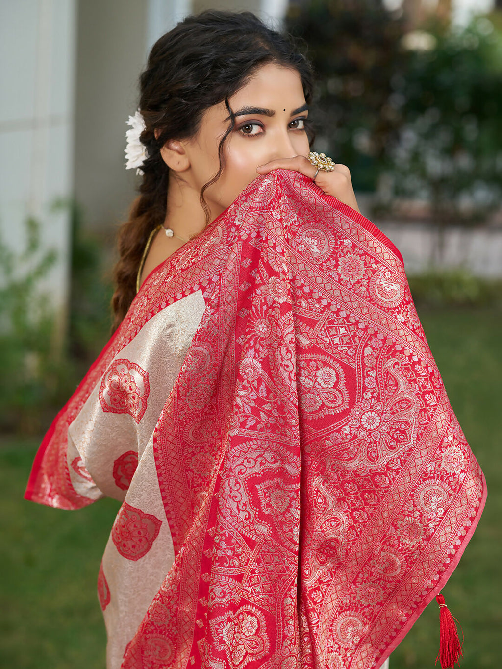 Shree Shyam Fashion Cream With Red Silk Blend Saree - Distacart