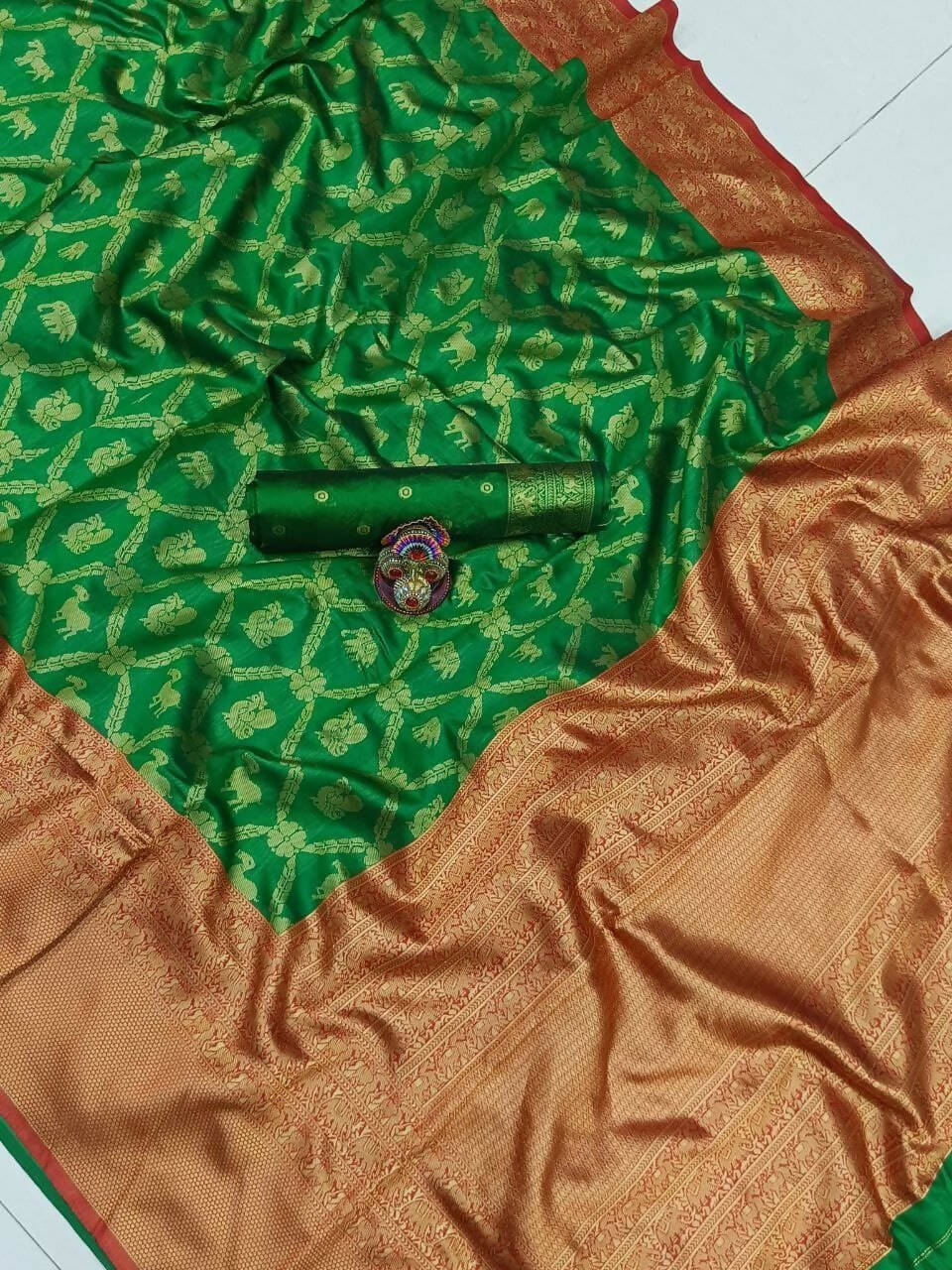 DEIANA'S Beautiful Designer Golden zari Soft Lichi Silk Saree - Green