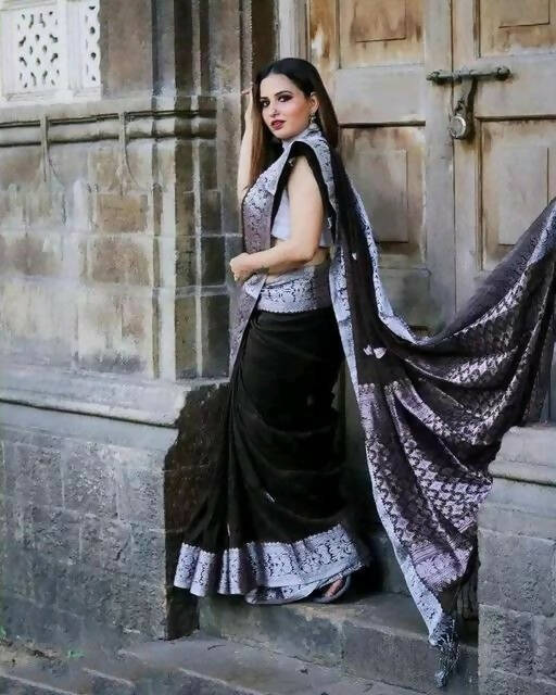 DEIANA'S Beautiful Designer Golden zari Soft Lichi Silk Saree - Black