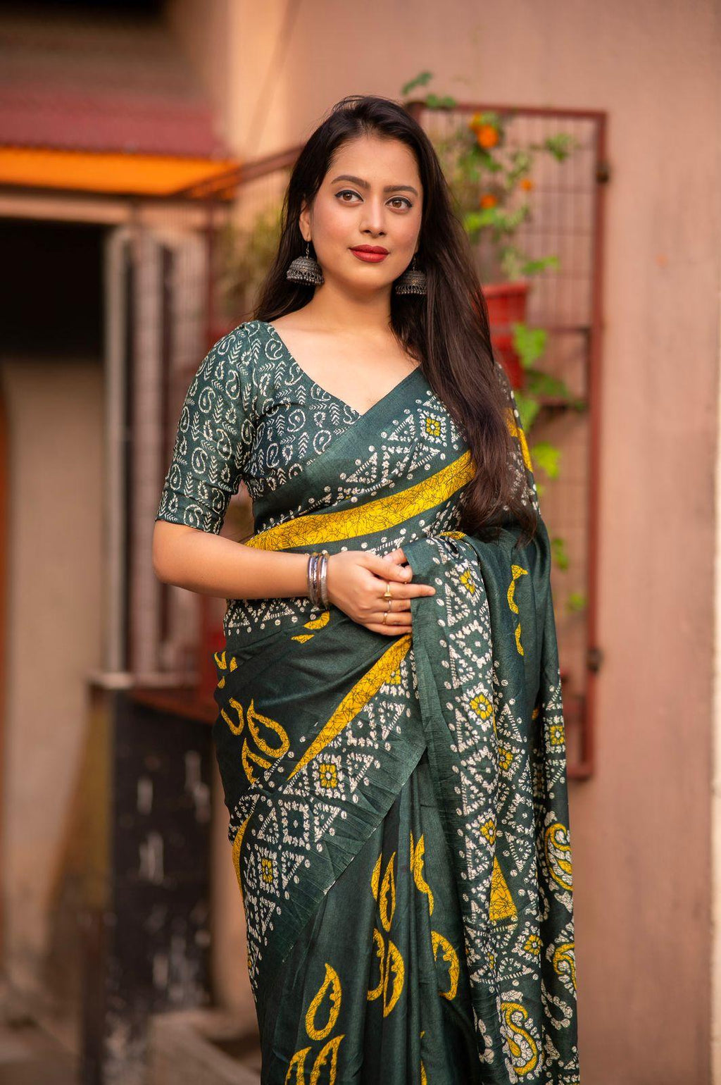 Green Silk Blend Ethnic Motifs Saree with Unstitched Blouse - A2M