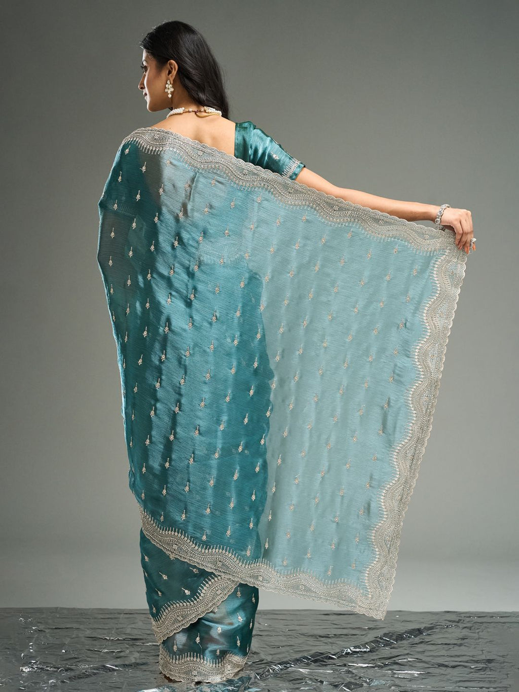 kasee Floral Embroidered Silk Blend Saree - Distacart
