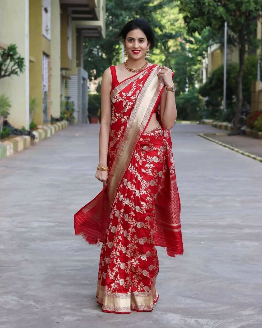 DEIANA'S Beautiful Designer Golden zari Soft Lichi Silk Saree - Red