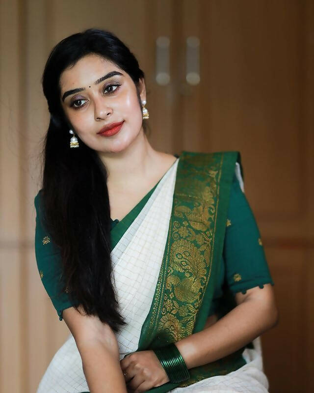 DEIANA'S Beautiful Designer Golden zari Soft Lichi Silk Saree - Green
