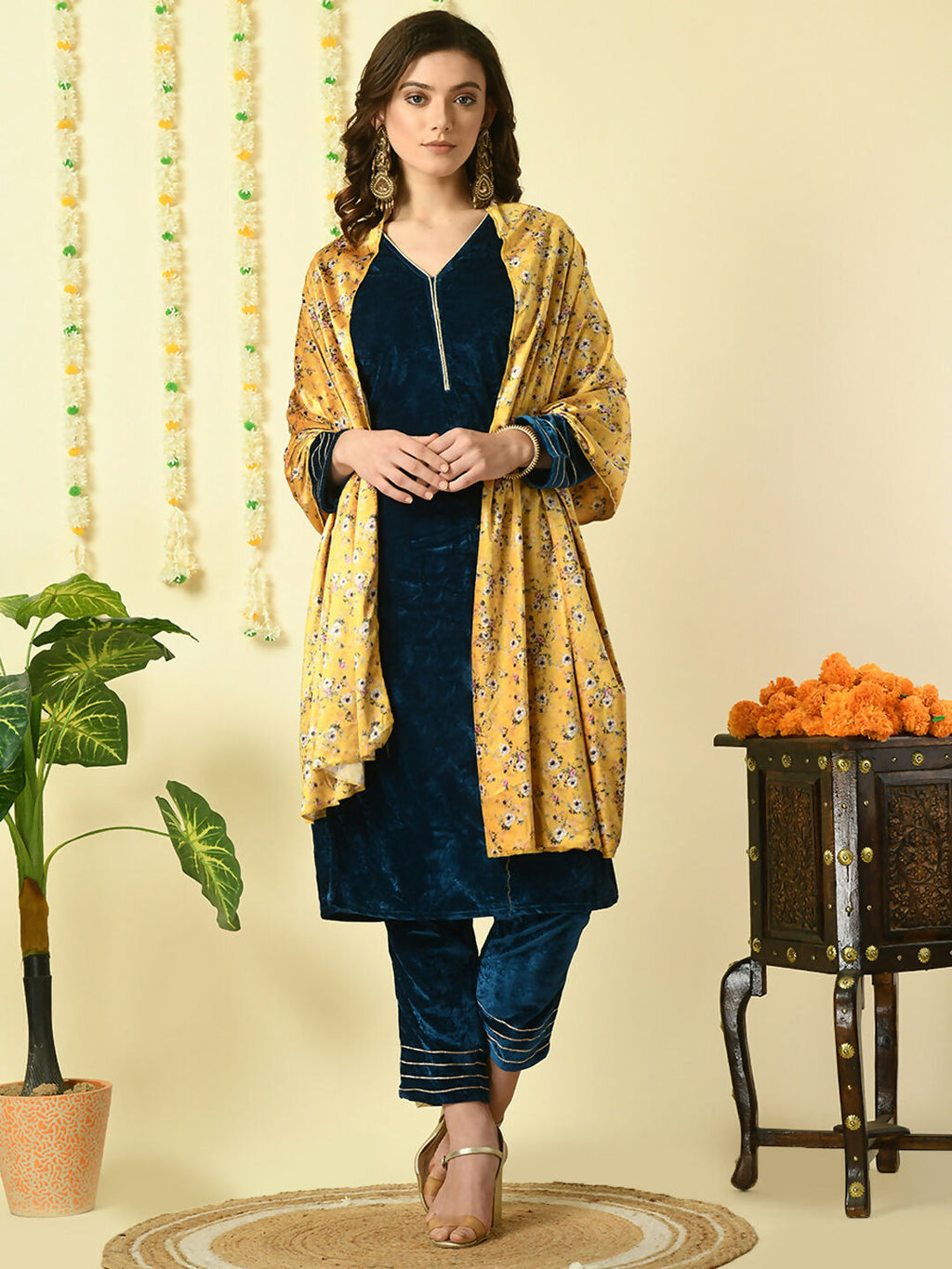 Myshka Women's Teal Velvet Kurta & Trousers With Dupatta Party Sets