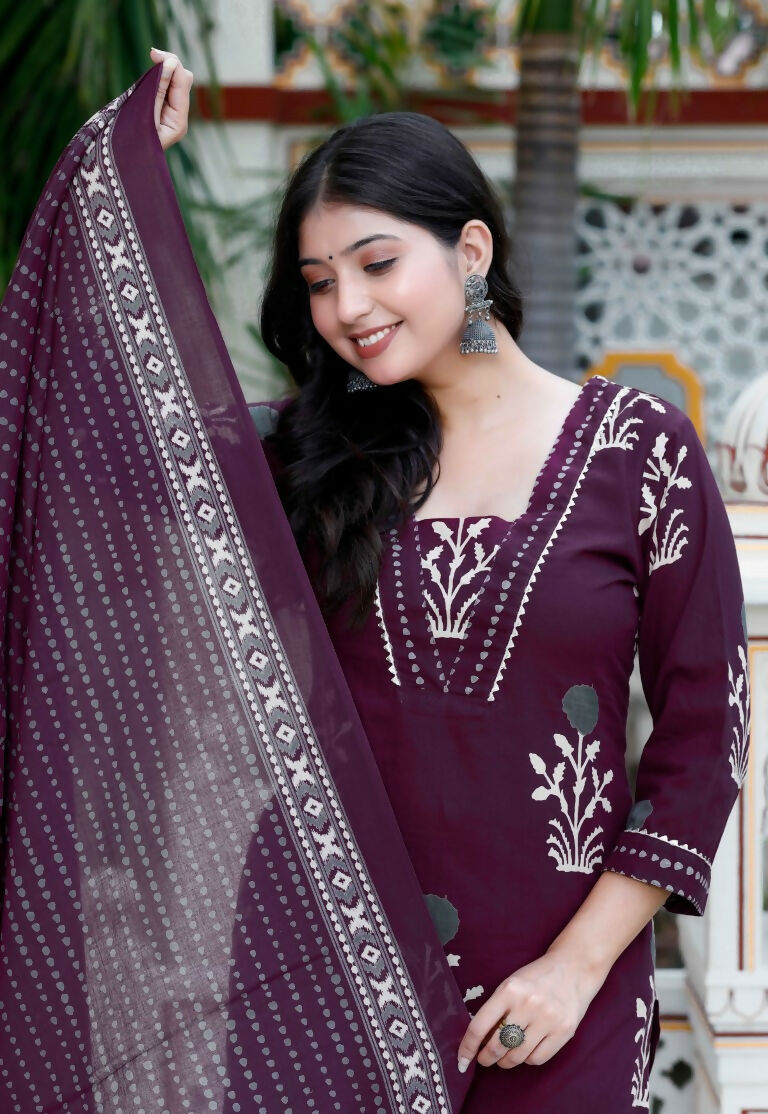 Miravan Women's Cotton Fabric Purple Kurta With Palazzo And Dupatta