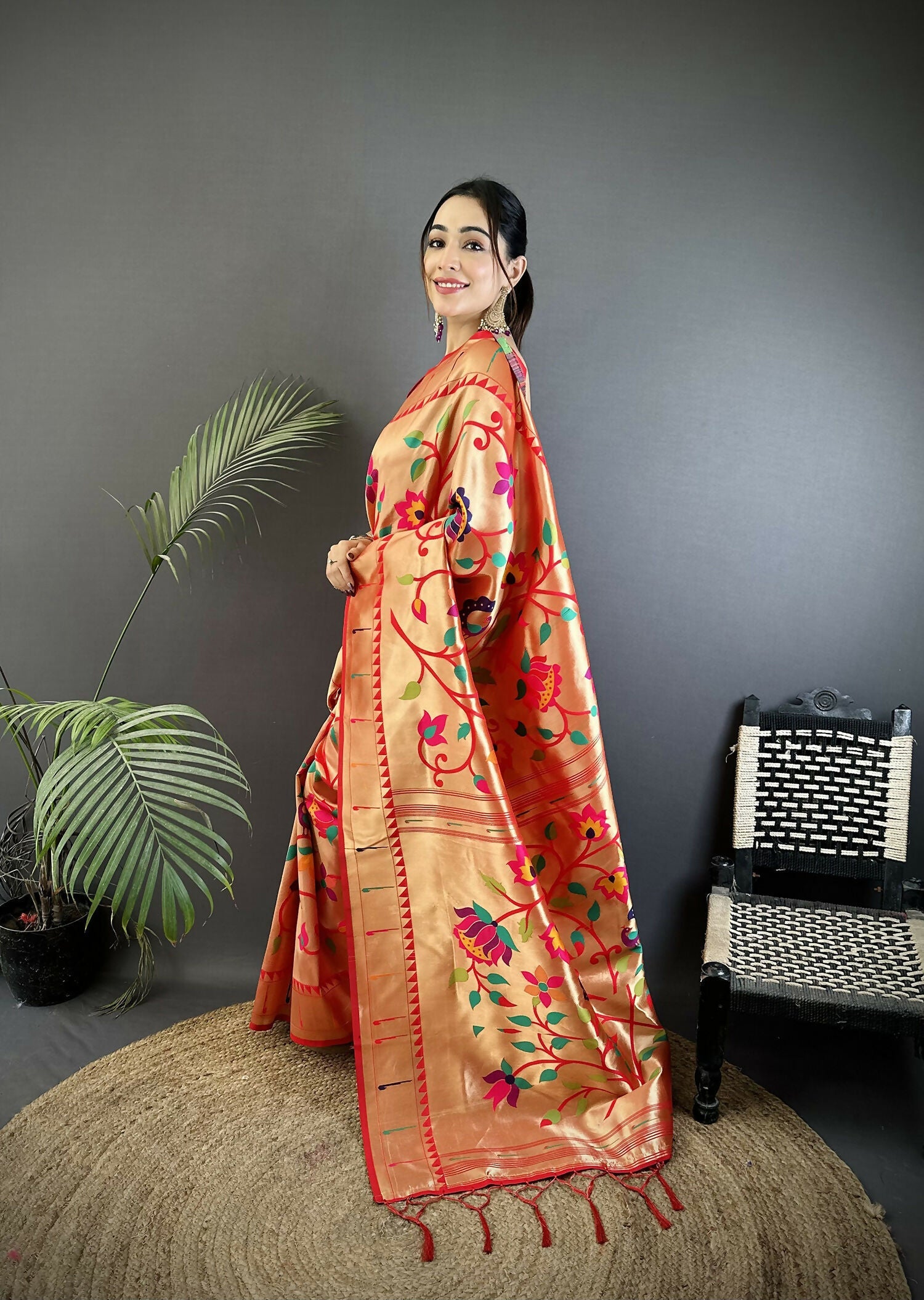 Joban Fashion Reddish Pink Floral & Leaf Soft Silk Paithani Saree - Distacart