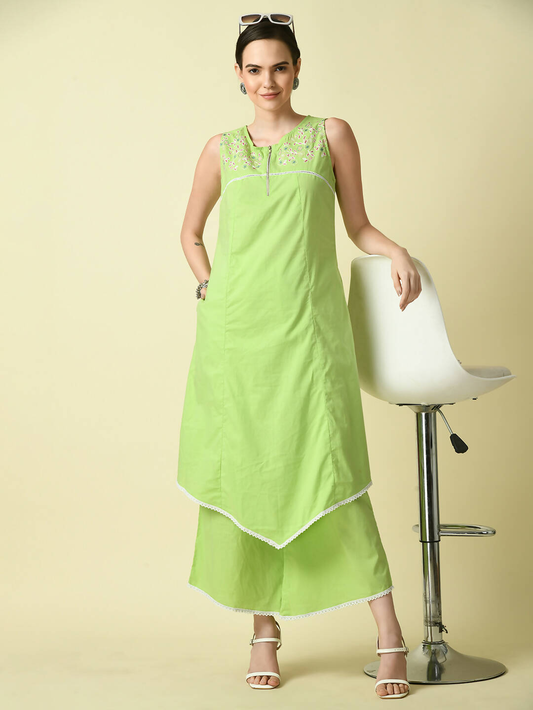 Myshka Women's Green Embroidered Kurta With Palazzo