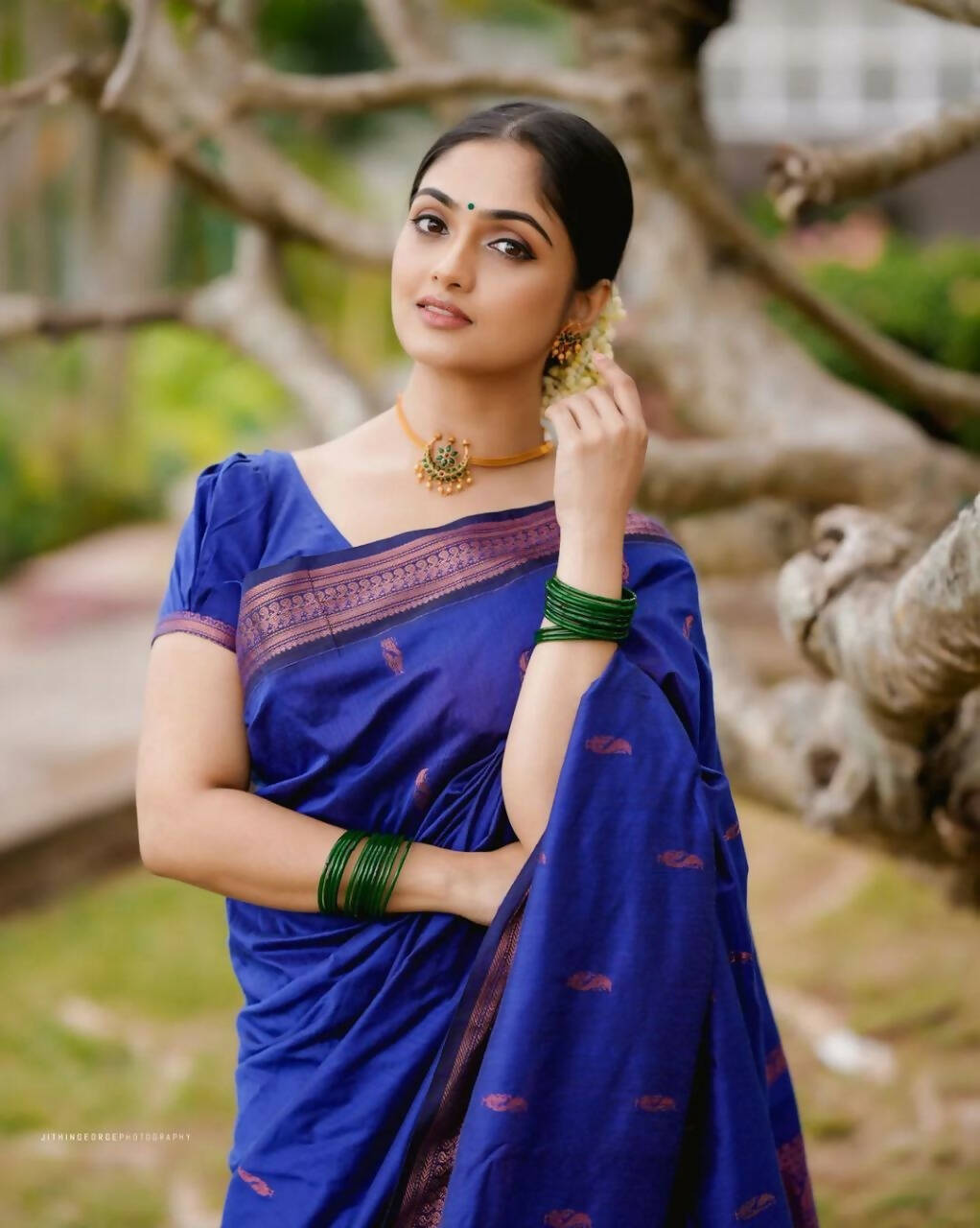 DEIANA'S Beautiful Designer Golden zari Soft Lichi Silk Saree - Blue