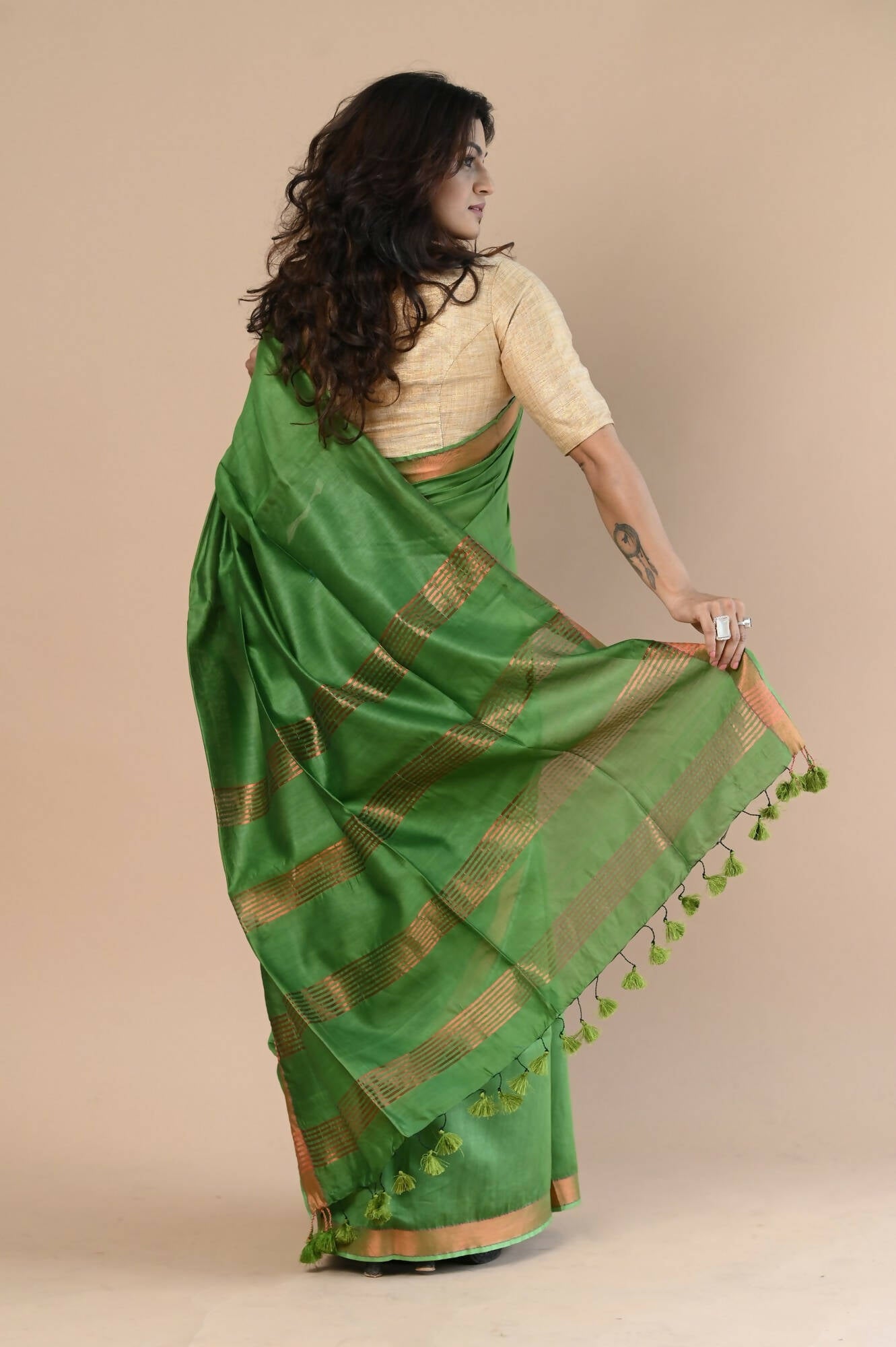 Very Much Indian Handloom Cotton Silk Maheshwari Saree With Sleek Golden Border - Leaf Green