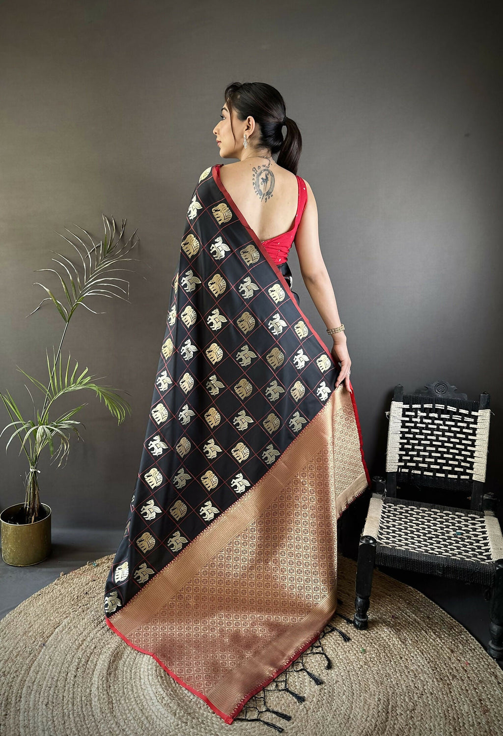 Joban Fashion Black Elephant Motif Soft Silk Banarasi silk Saree - Distacart