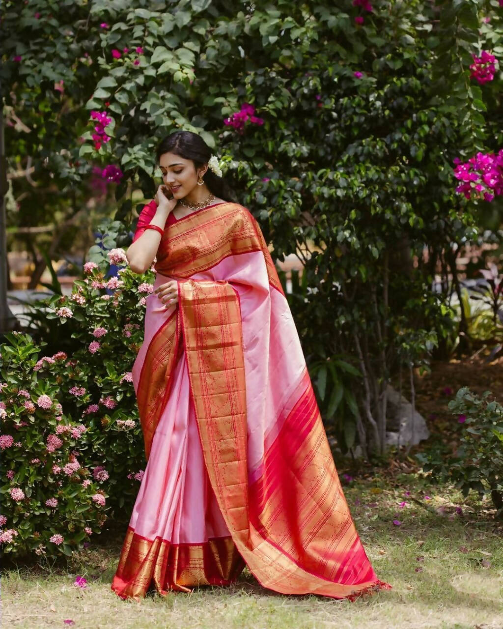 DEIANA'S Beautiful Designer Golden zari Soft Lichi Silk Saree - Baby pink