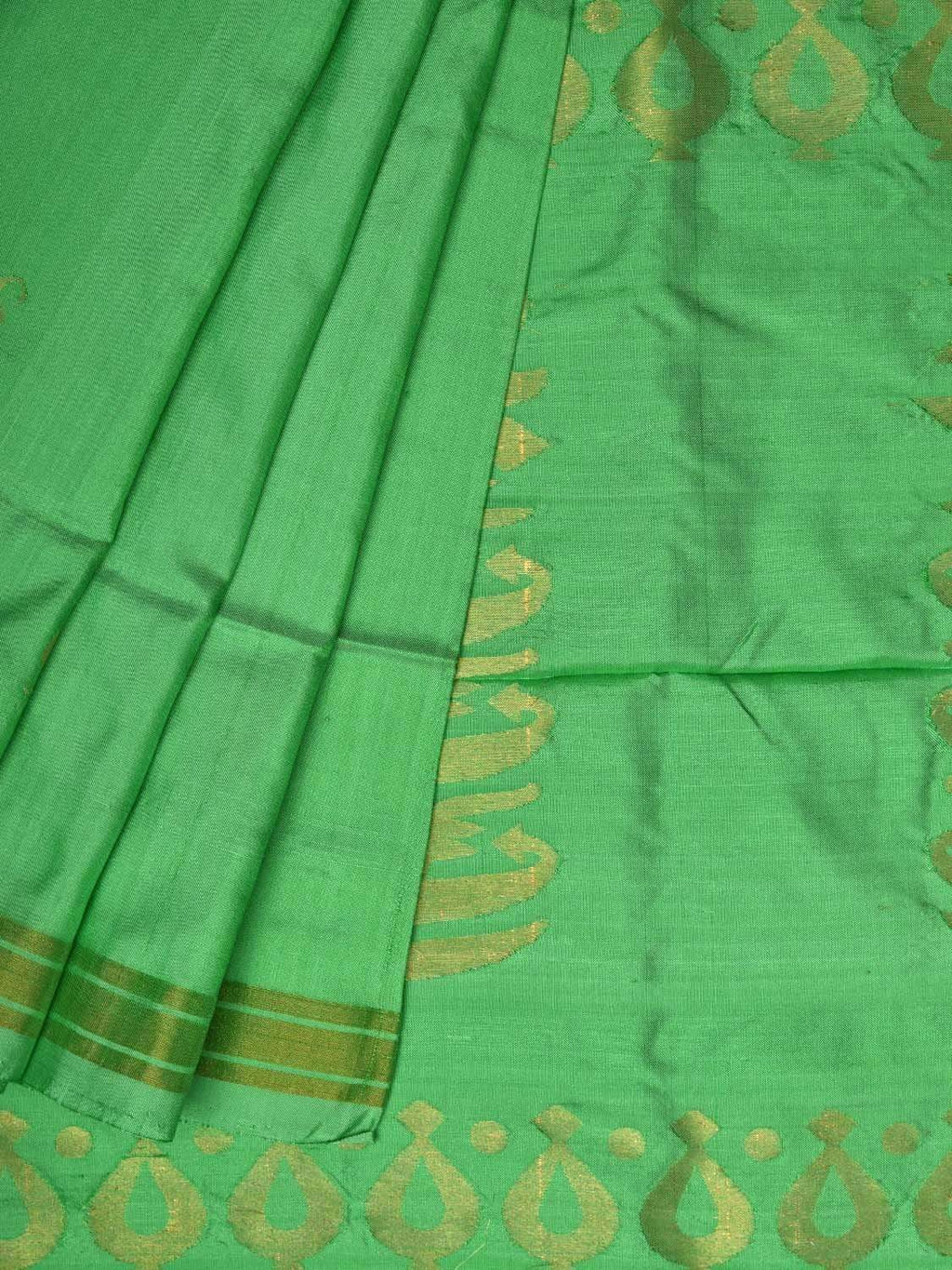 Light Green Uppada Silk Handloom Saree with Karpur Pallu Design - Global Threads