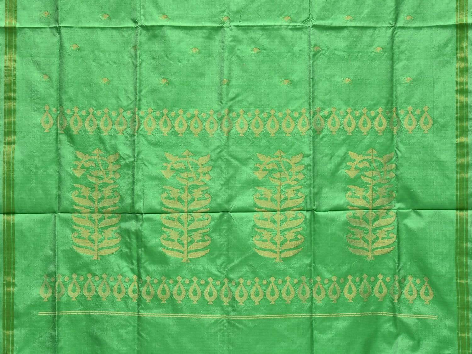 Light Green Uppada Silk Handloom Saree with Karpur Pallu Design - Global Threads