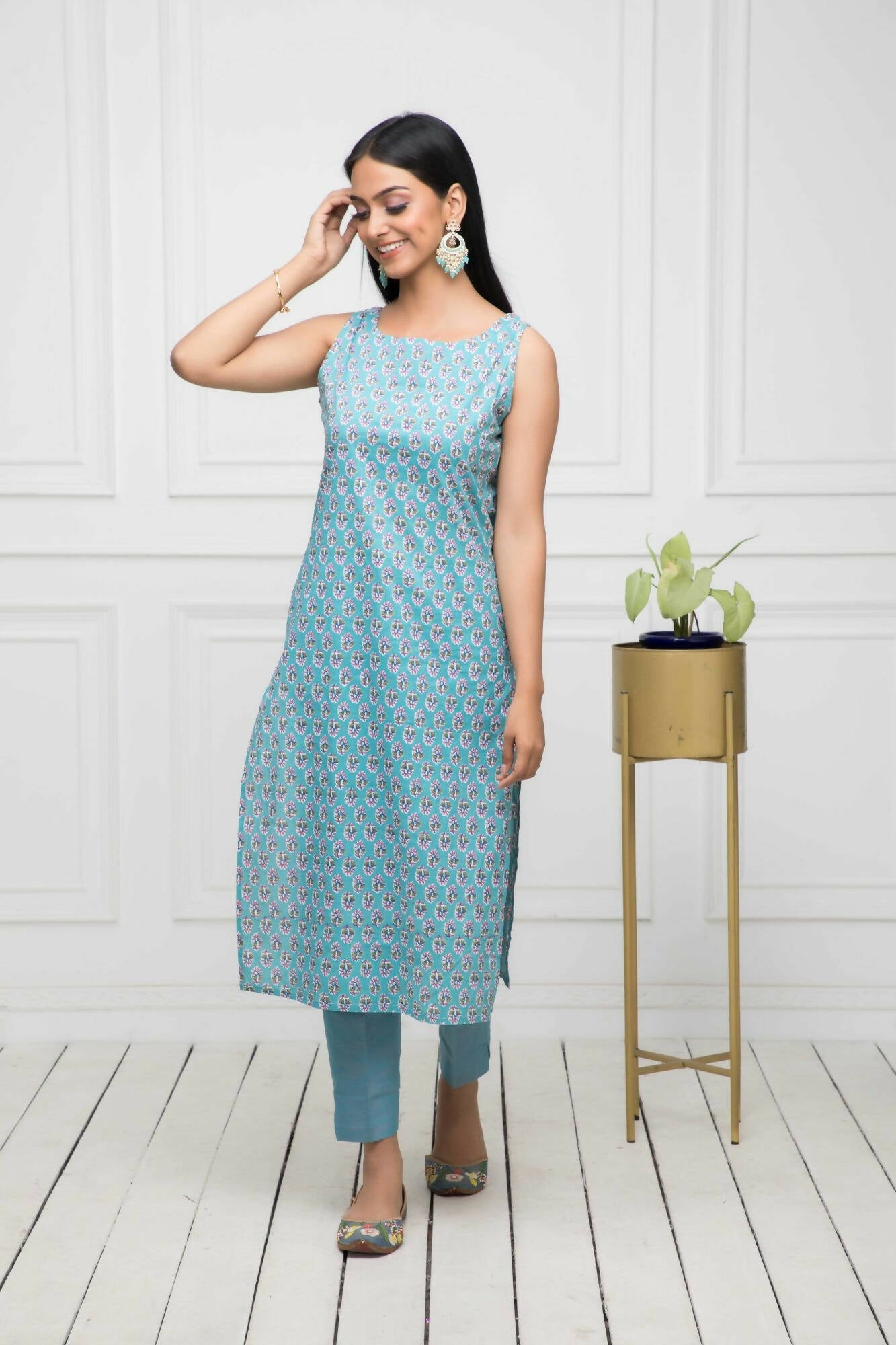 Myshka Women Blue Solid Cotton Straight Round Neck Kurtas - Distacart
