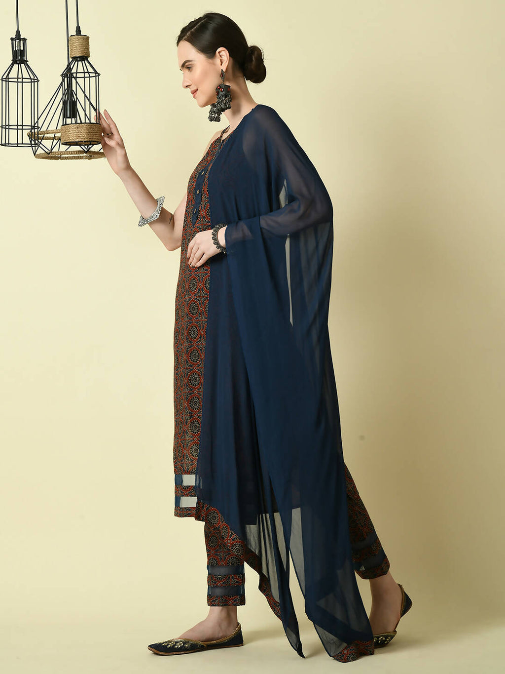 Myshka Women's Multi Straight Kurta & Trousers With Dupatta