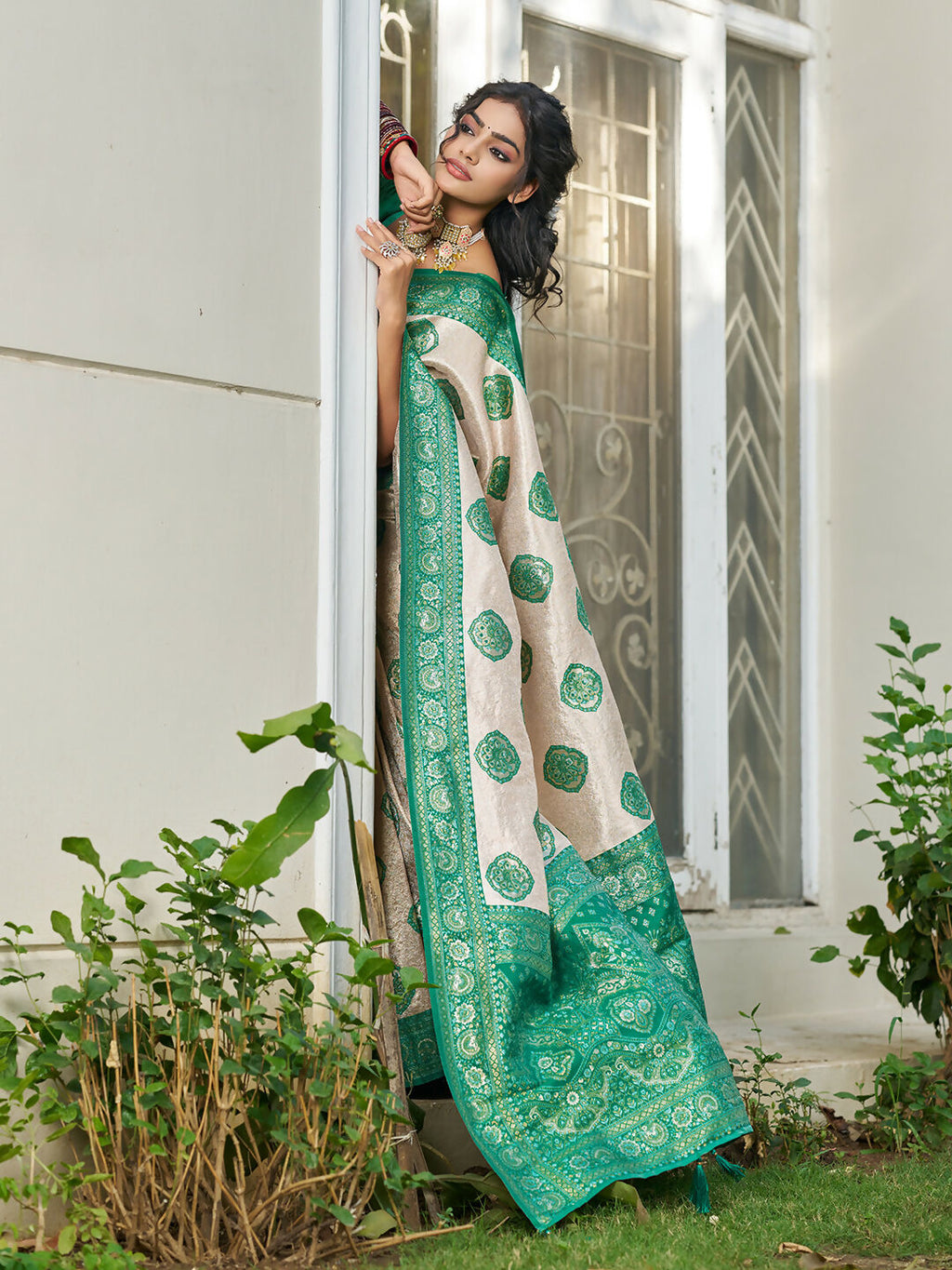 Shree Shyam Fashion Cream With Sea Green Silk Blend Saree - Distacart