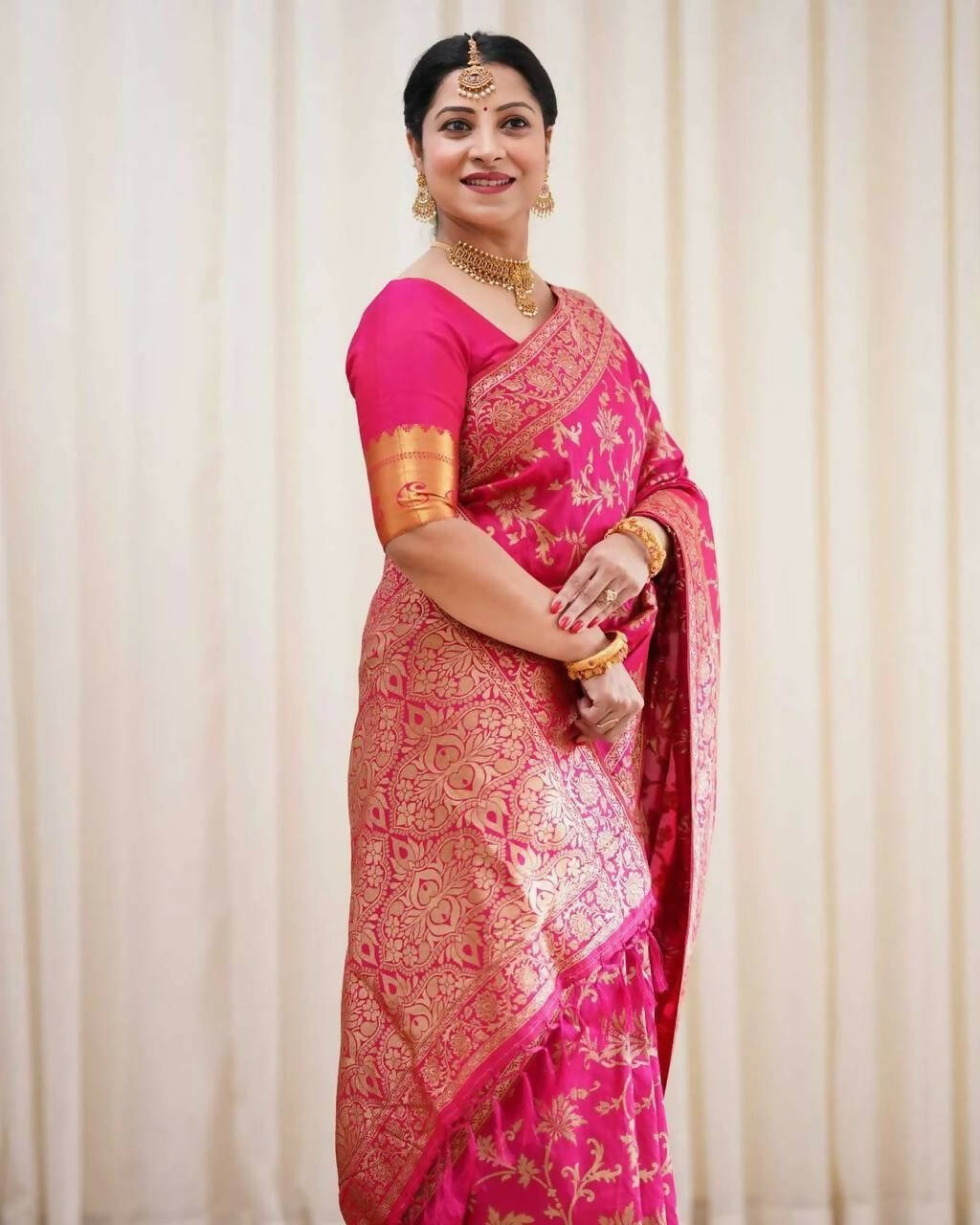 DEIANA'S Beautiful Designer Golden zari Soft Lichi Silk Saree - Pink