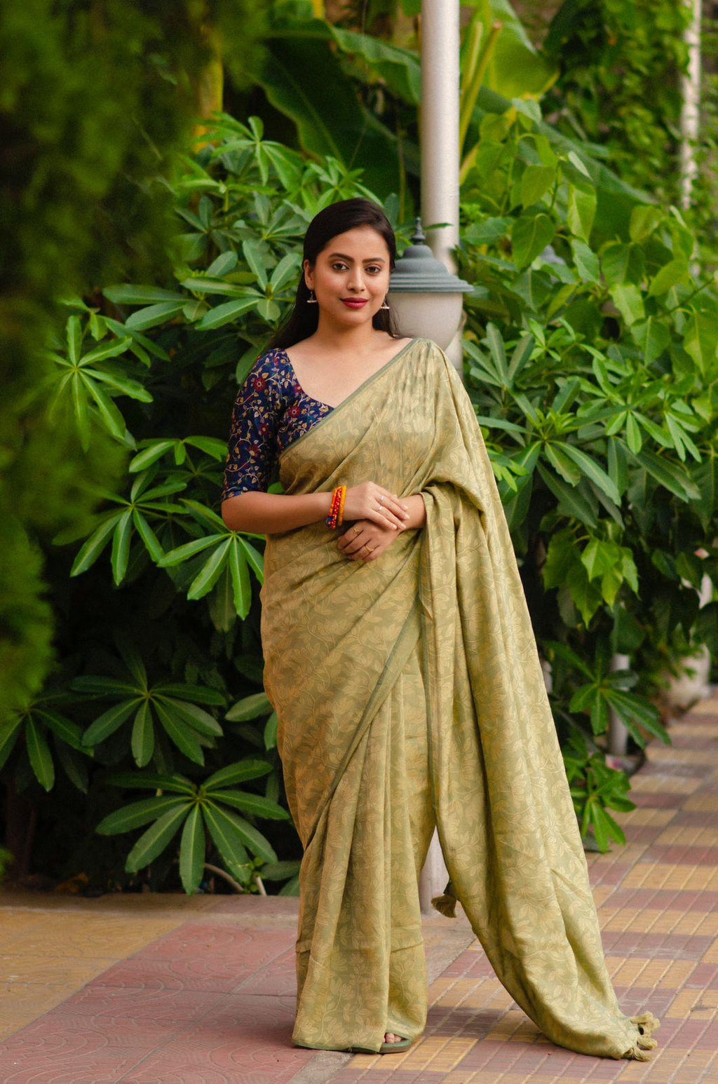 Olive Jute Silk Woven Design Saree with Unstitched Blouse - A2M