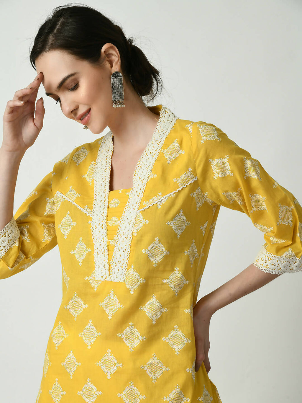 Myshka Women's Yellow Straight Kurta & Trousers