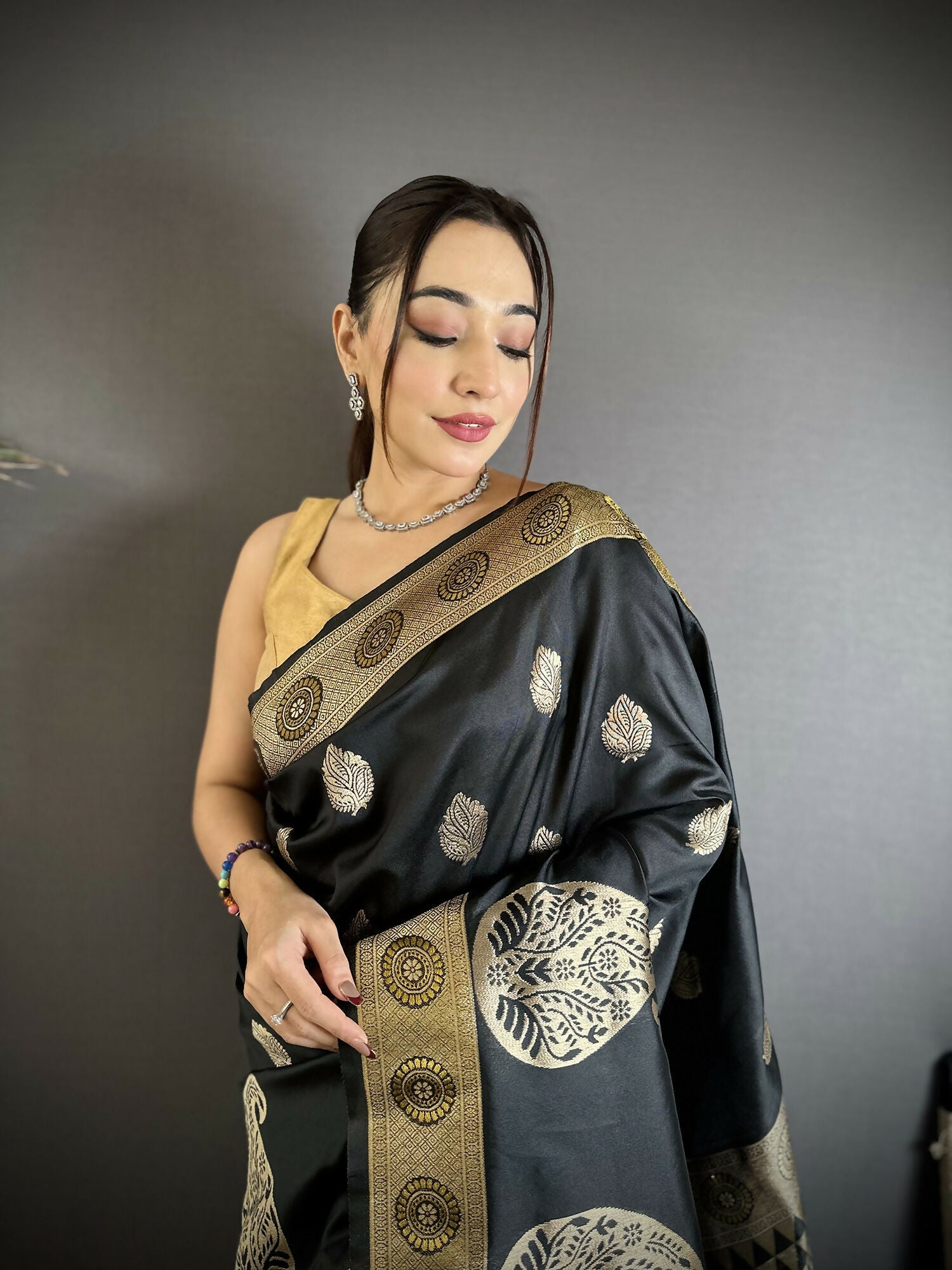 Joban Fashion Black Paisley Soft Silk Banarasi Saree - Distacart