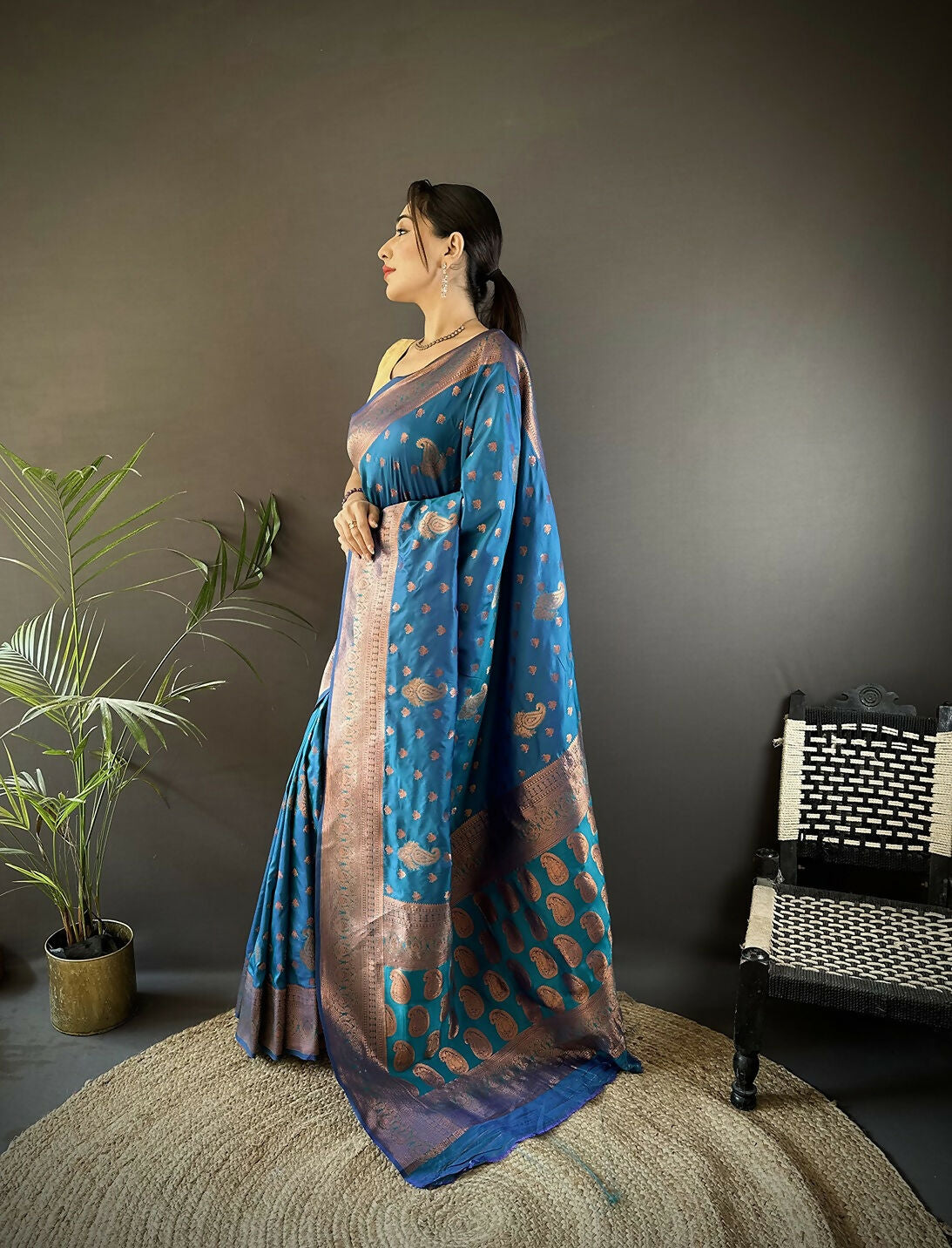 Joban Fashion Banarasi Royal Blue Woven Woven Soft Silk Saree - Distacart