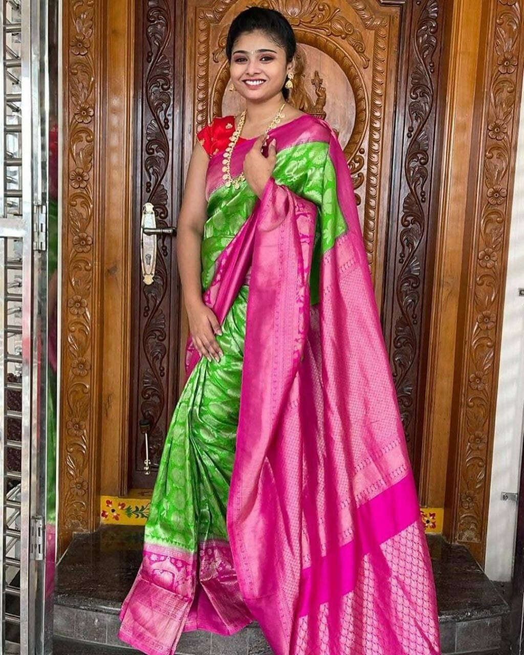 DEIANA'S Beautiful Designer Golden zari Soft Lichi Silk Saree - Parrot