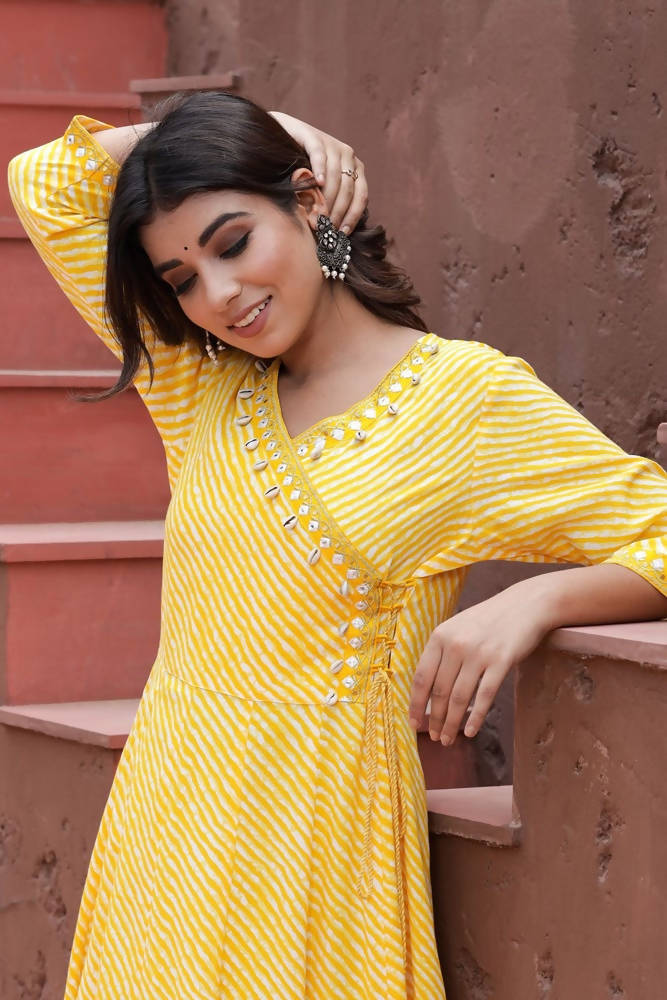 Yufta Women Yellow & White Leheriya Printed Kurta With Coffee Bean Shell Detail