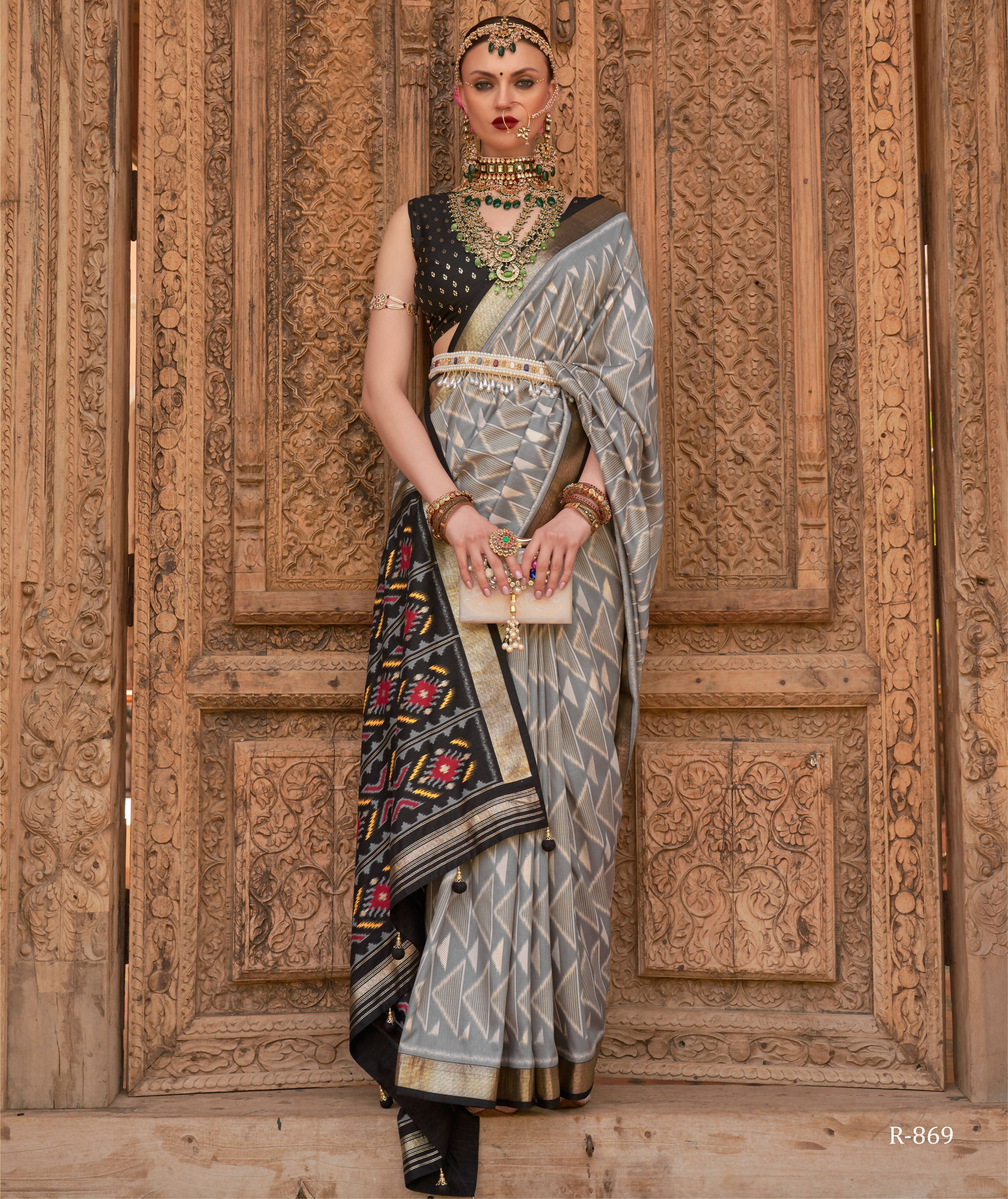 Grey Silk Geometric Printed Saree With Unstitched Blouse Piece - Aanchal