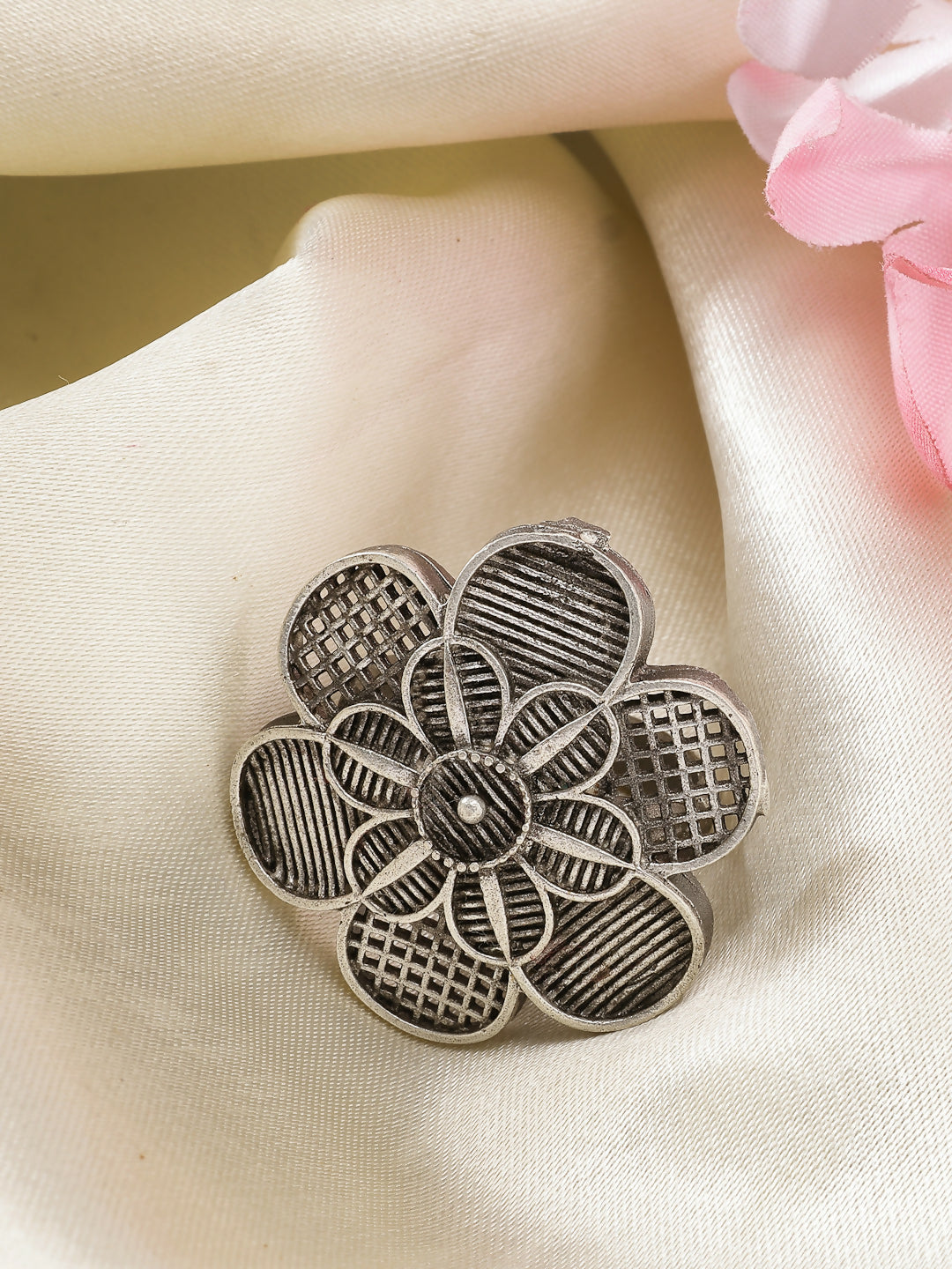 NVR Women's Silver-Toned Floral Shape Adjustable Finger Ring