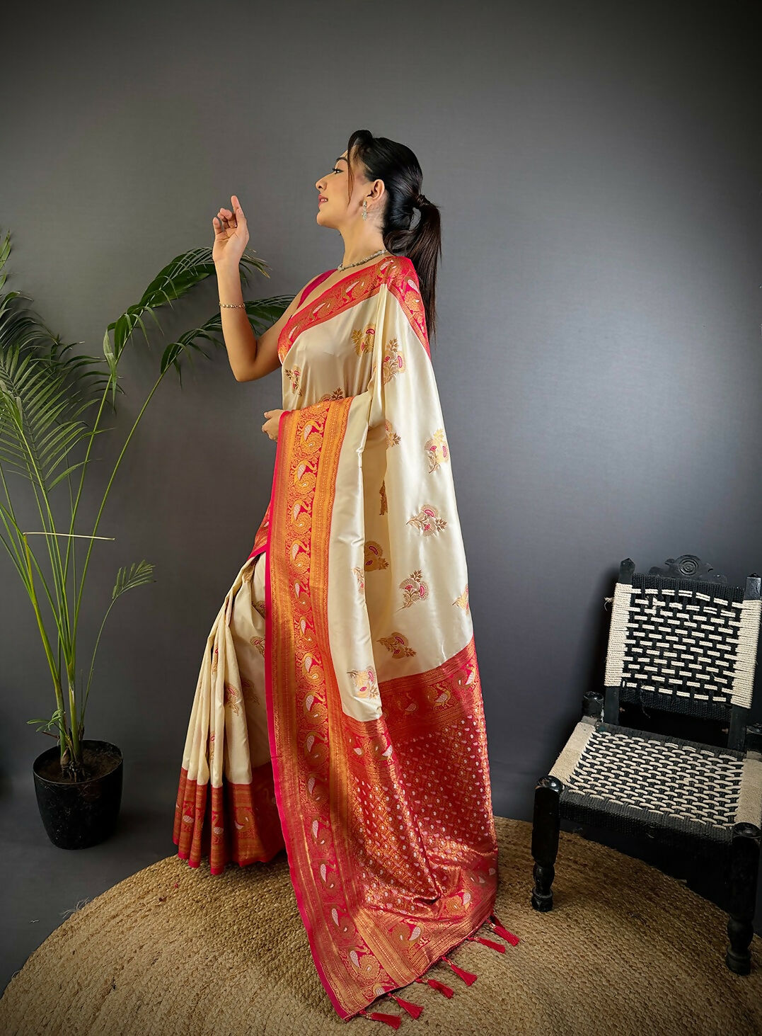Joban Fashion Banarasi White Woven Soft Silk Saree - Distacart