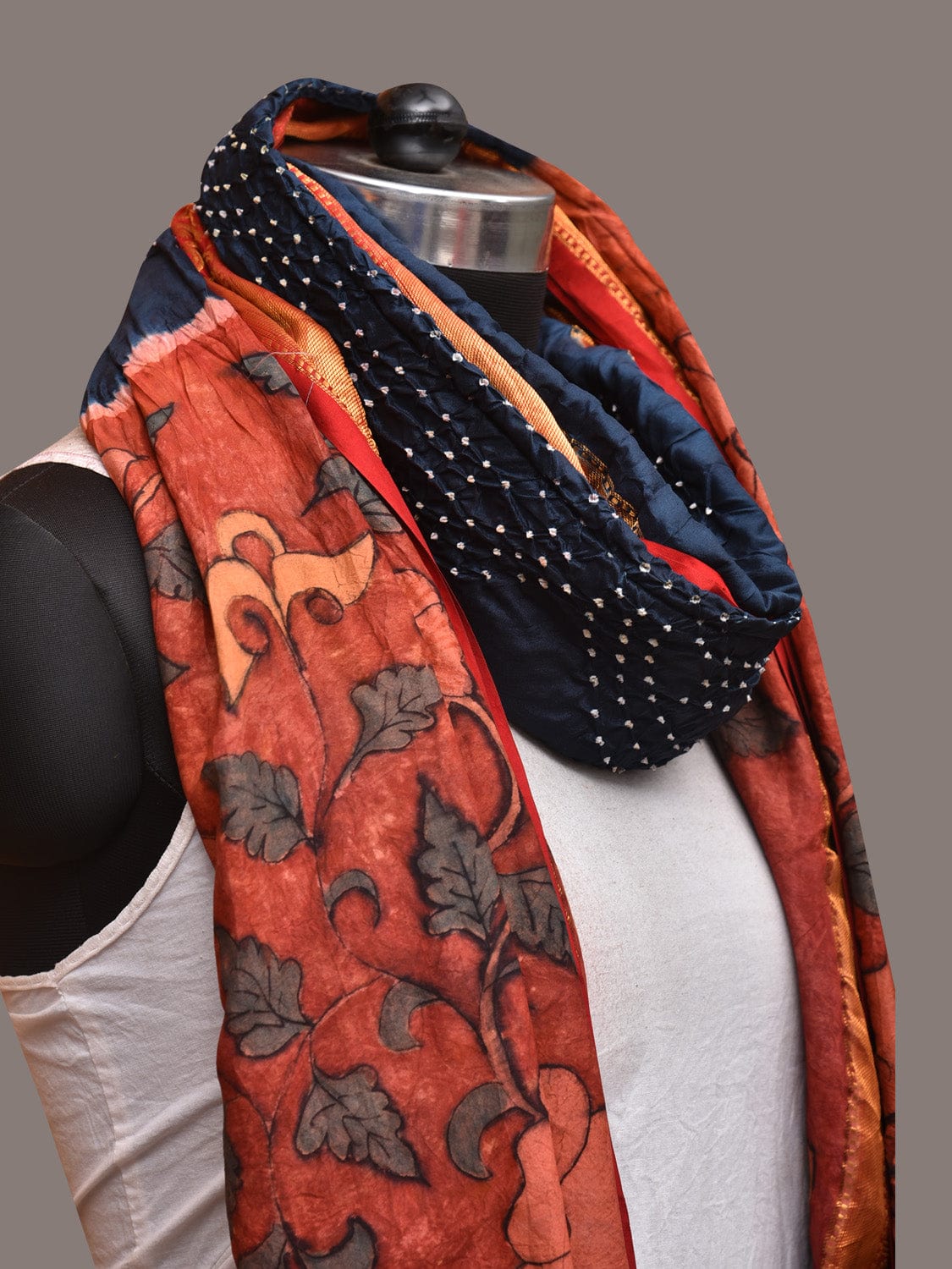 Navy and Red Bandhani Kanchipuram Silk Handloom Dupatta with Kalamkari Design - Global Threads