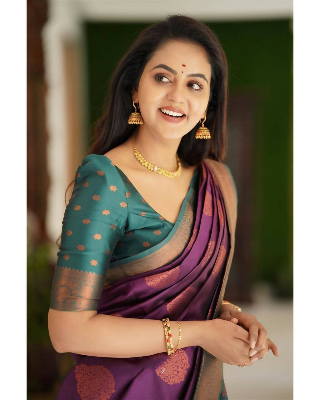 DEIANA'S Beautiful Designer Golden zari Soft Lichi Silk Saree - Majenta