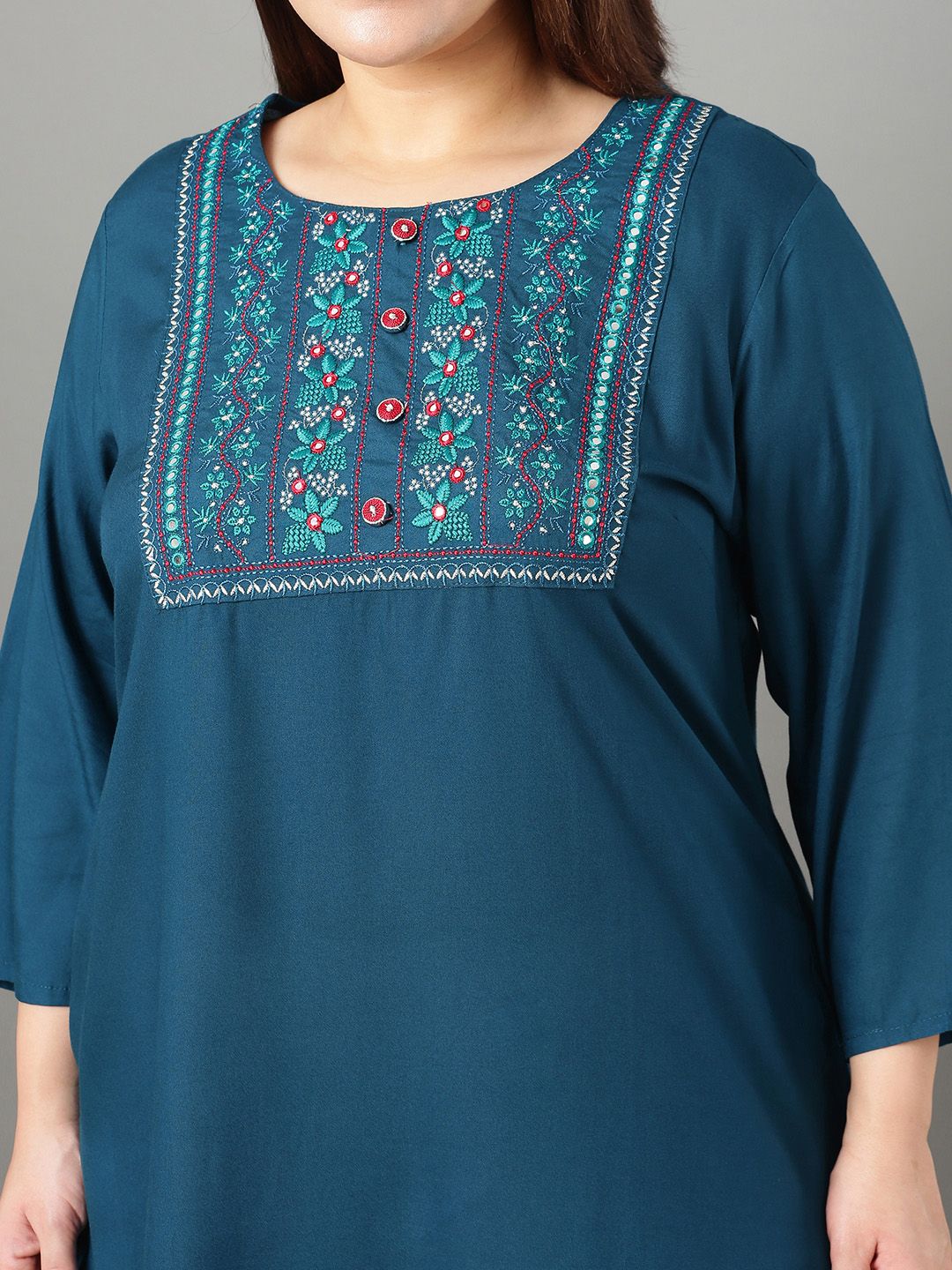 Sztori Plus Size Floral Yoke Design Thread Work Straight Kurta