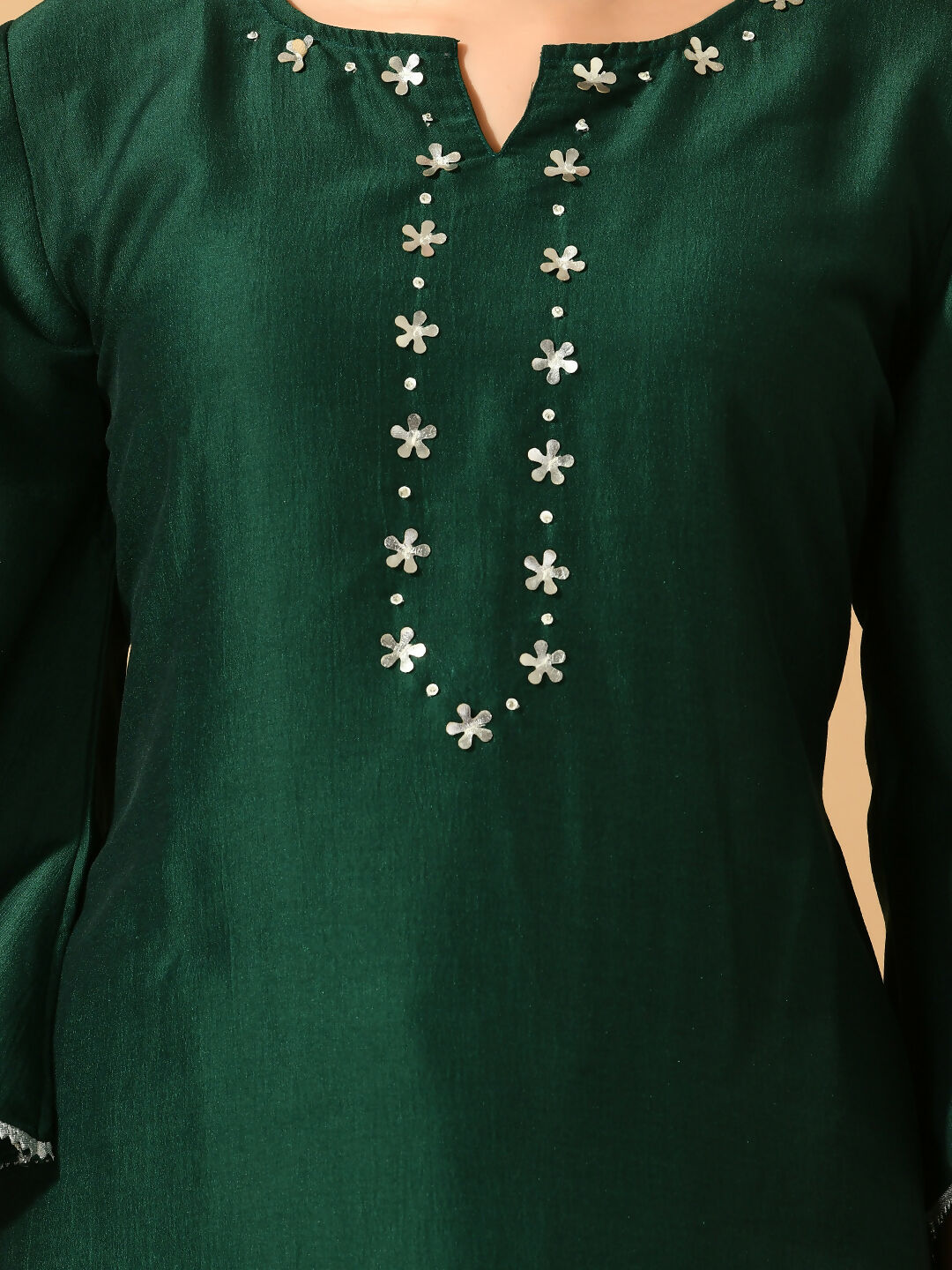 Myshka Women's Green Embroidered Party Kurta Sets
