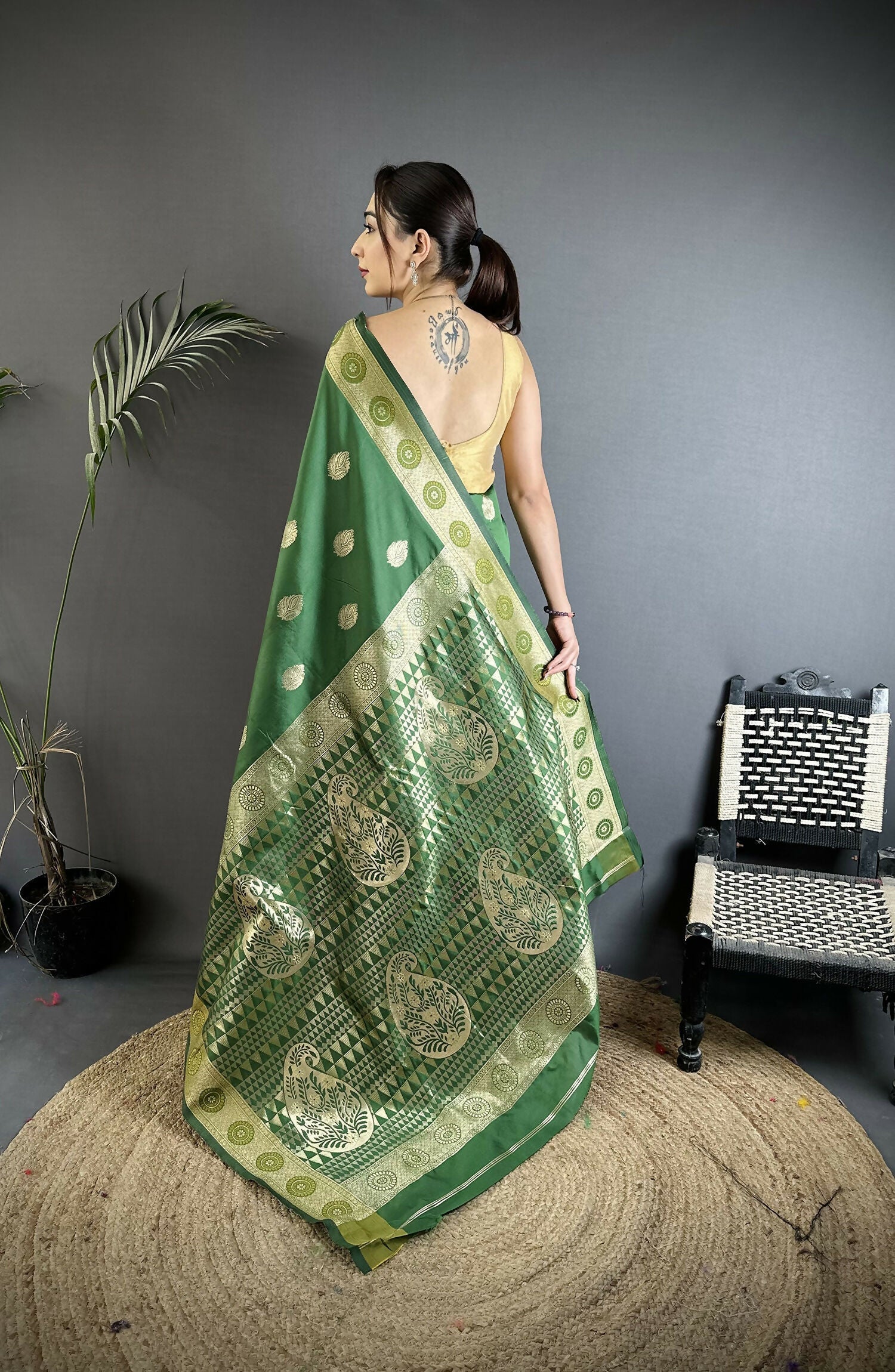 Joban Fashion Green Paisley Soft Silk Banarasi Saree - Distacart