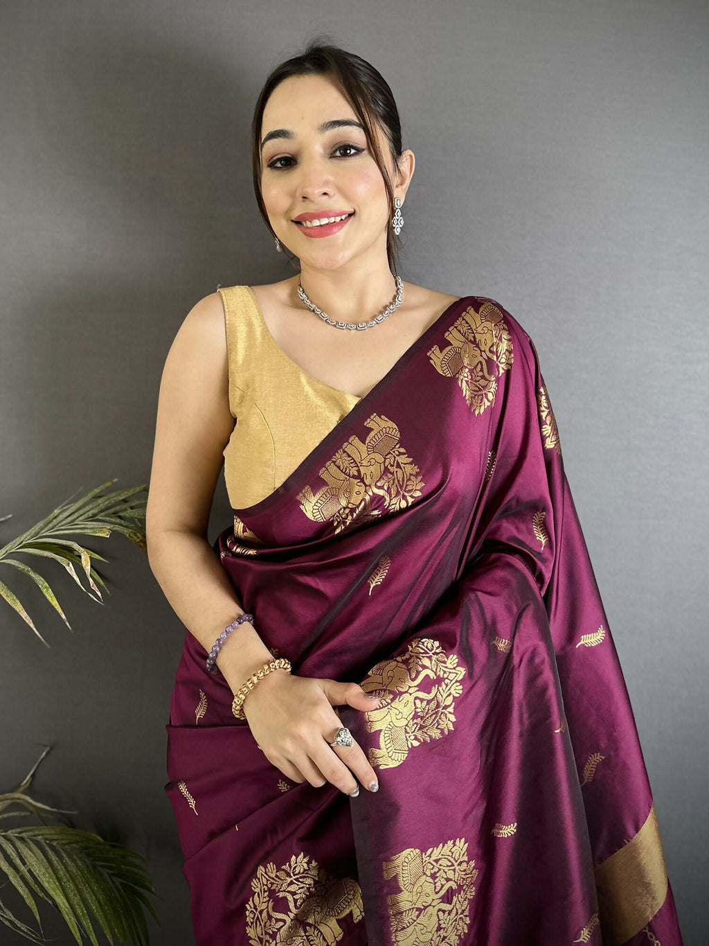 Joban Fashion Magenta Motifs Zari Weaving Soft Silk Banarasi Saree