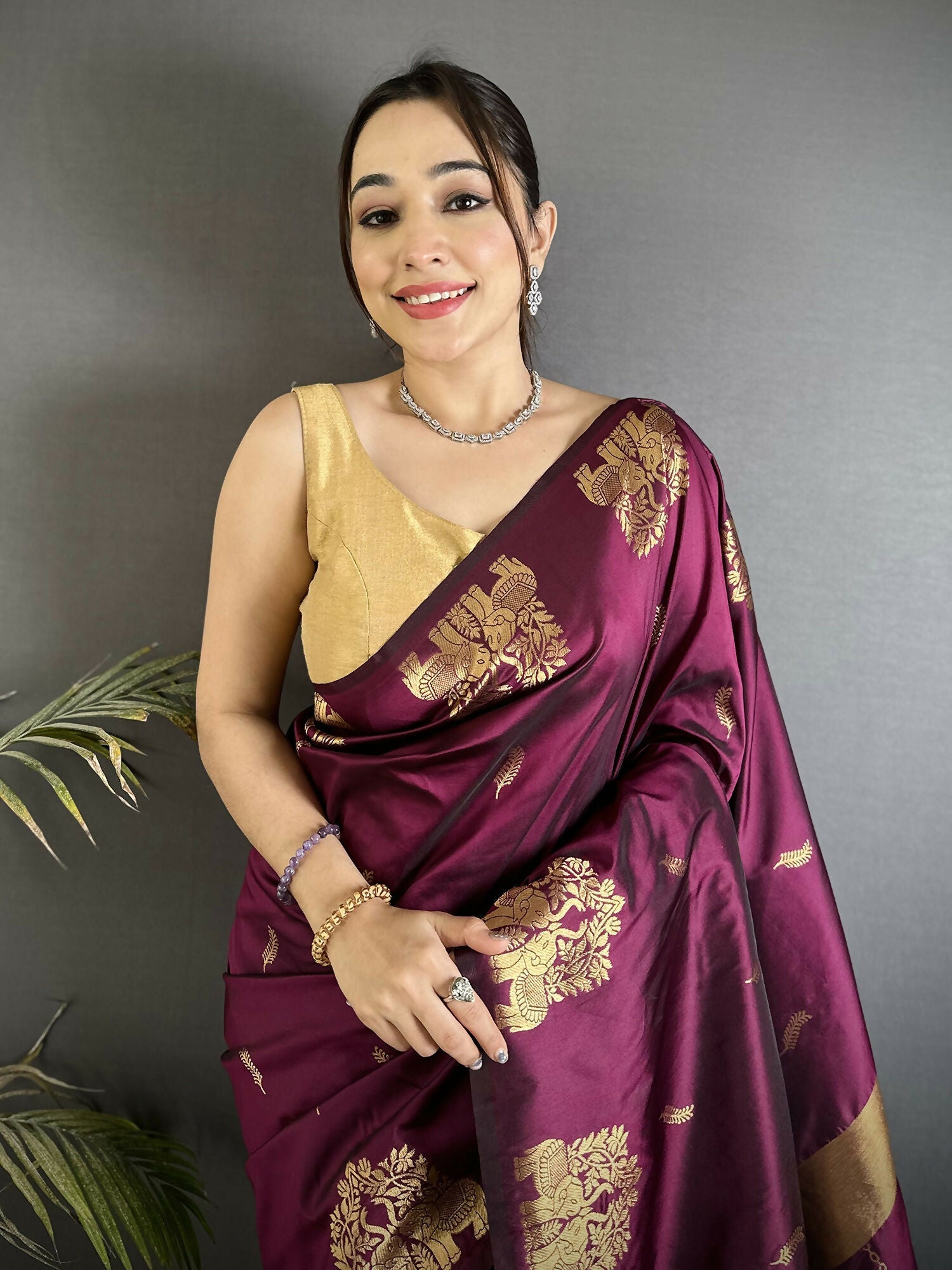 Joban Fashion Magenta Motifs Zari Weaving Soft Silk Banarasi Saree