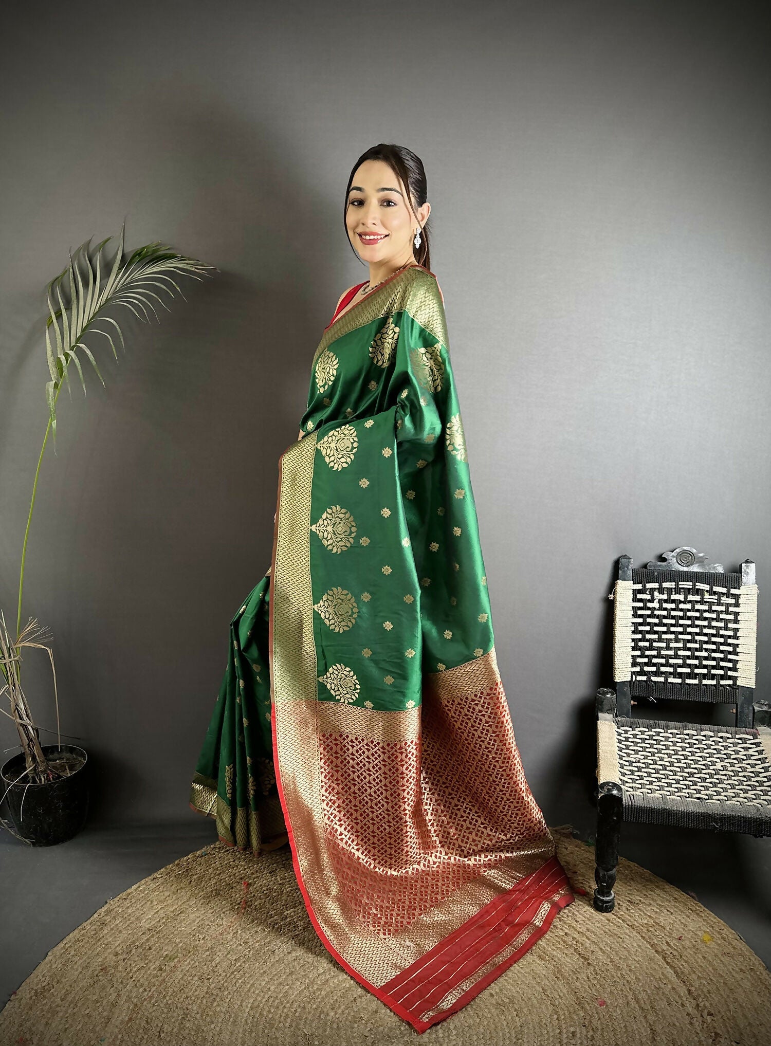 Joban Fashion Bottle Green Woven Butti Soft Silk Banarasi Silk Saree - Distacart