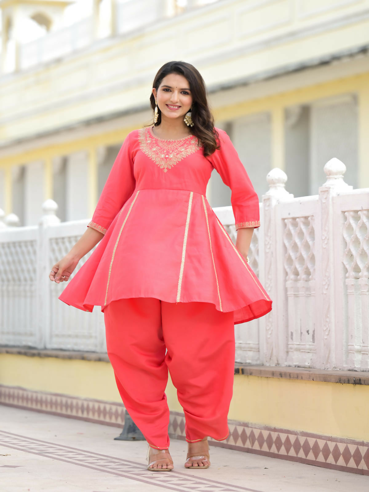 Juniper Women's Peach Solid Viscose Kurta & Pant Set With Zari & Mirror Work