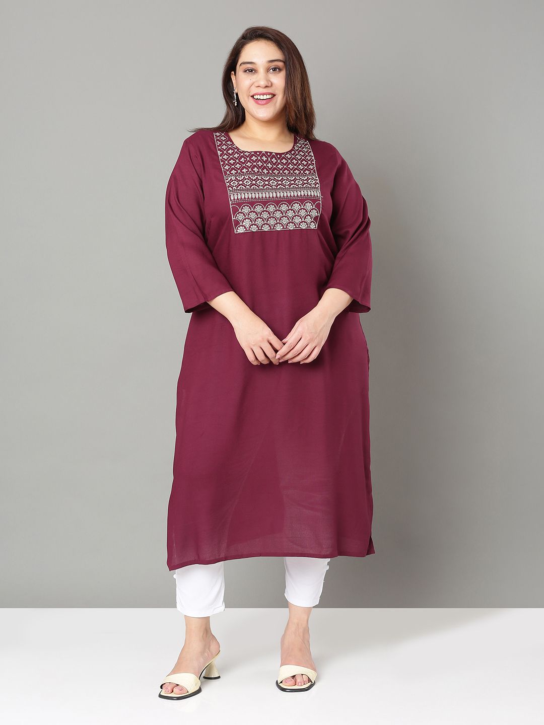 Sztori Plus Size Floral Yoke Design Thread Work Straight Kurta