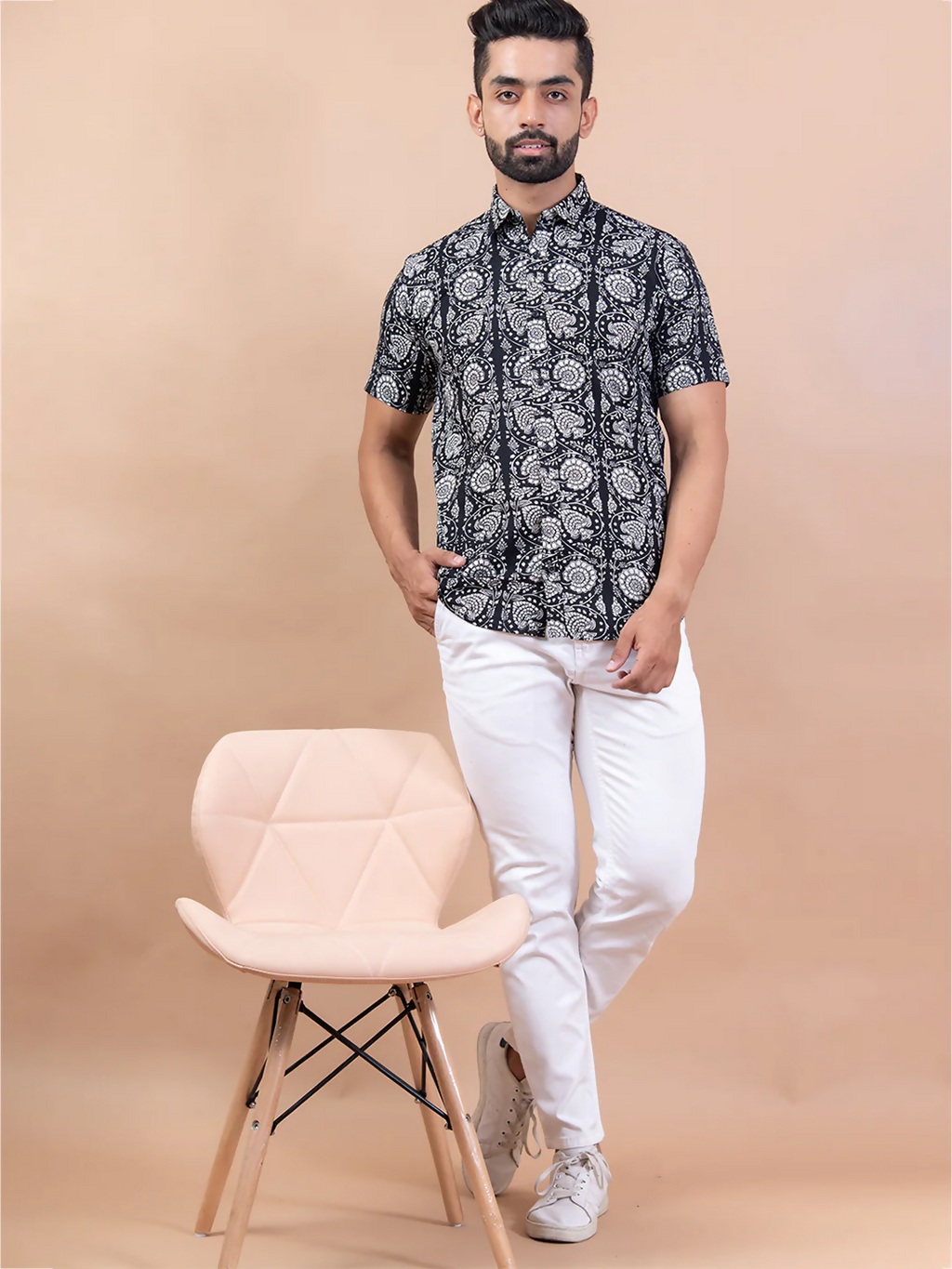 Miravan Men's Pure Cotton Black Floral Printed Half Sleeve Slim Fit Shirt