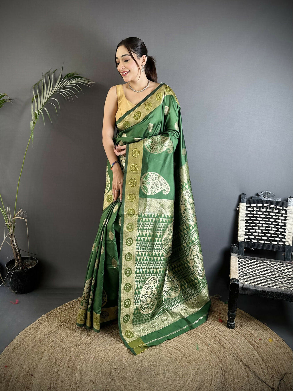 Joban Fashion Green Paisley Soft Silk Banarasi Saree - Distacart
