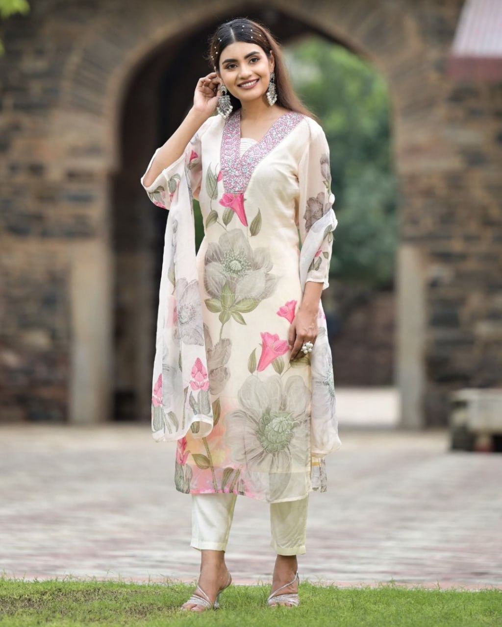 Lorenvalley Black Georgette Printed with Embroidery Work Kurta Set - Distacart