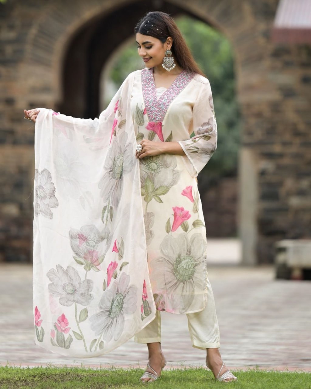 Lorenvalley Black Georgette Printed with Embroidery Work Kurta Set - Distacart