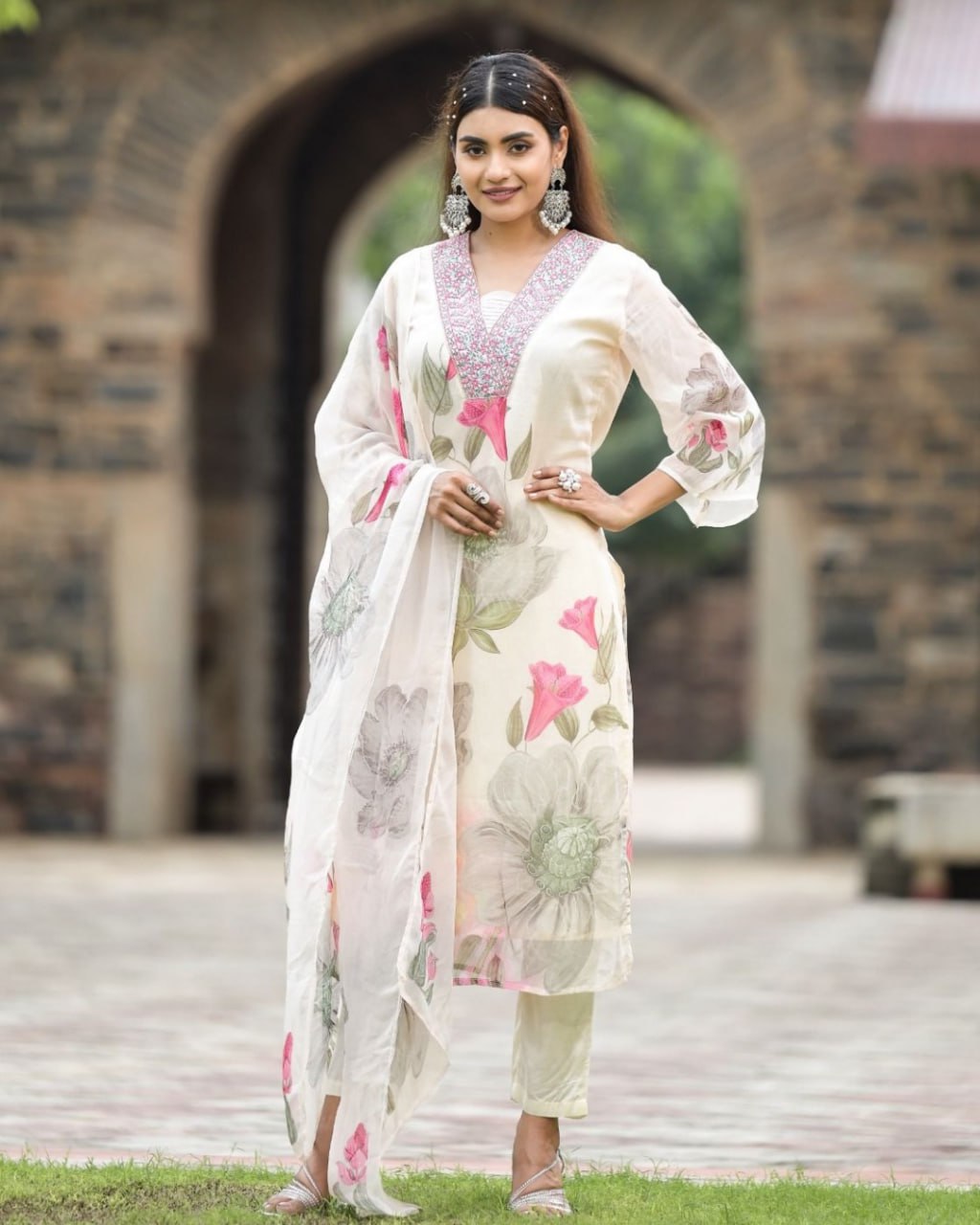 Lorenvalley Black Georgette Printed with Embroidery Work Kurta Set - Distacart
