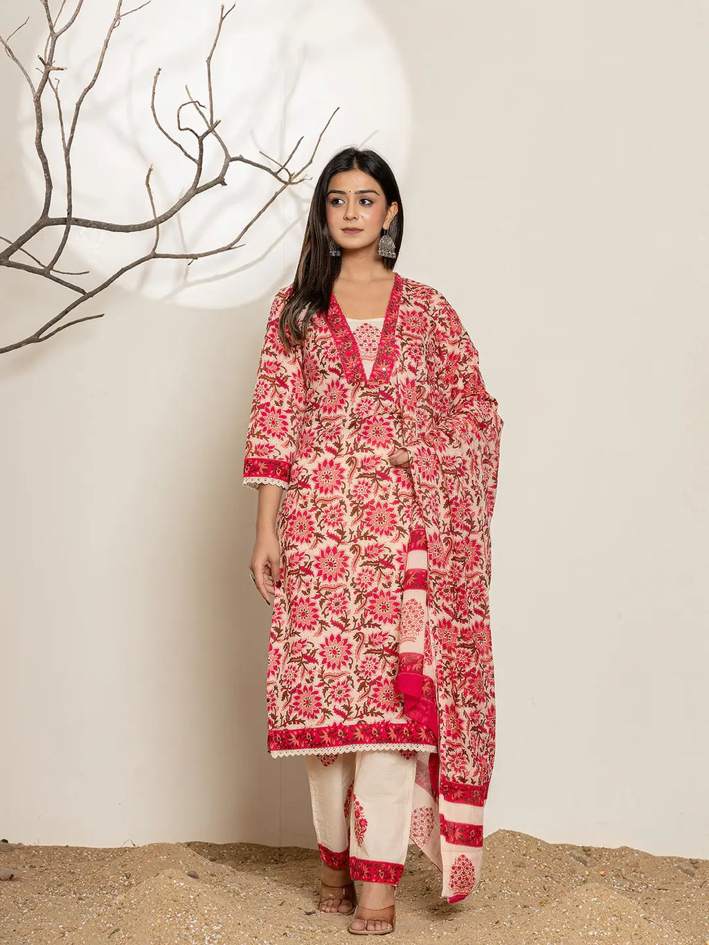 Yufta Pink Embroidered Thread Work Pure Cotton Kurta Trousers & Dupatta