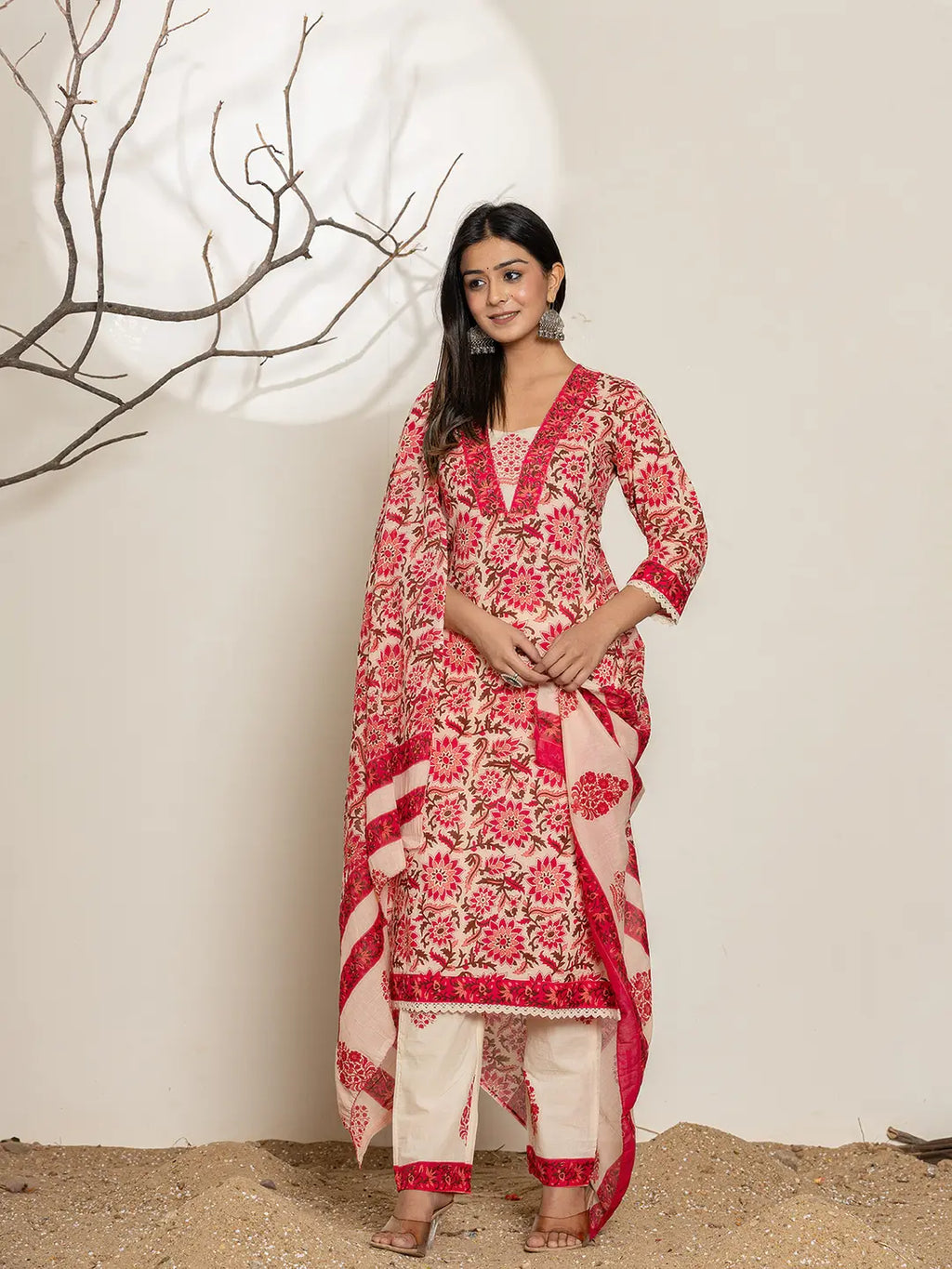 Yufta Pink Embroidered Thread Work Pure Cotton Kurta Trousers & Dupatta