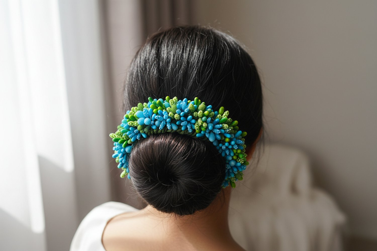 Blue & Green Bridal Pollens Gajra - Distacart