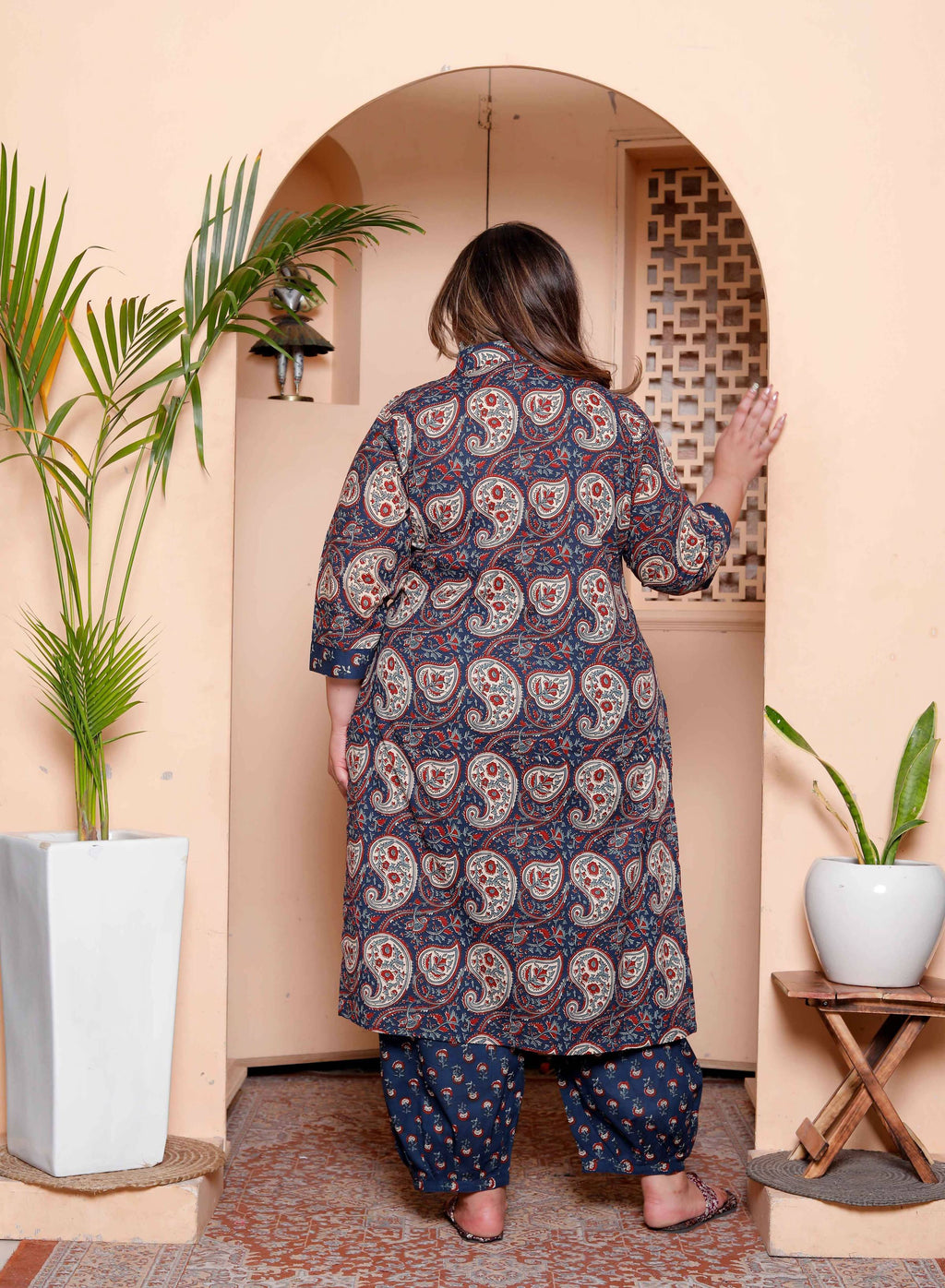 Miravan Womens Plus Size Cotton Floral Printed Shirt-Collar Straight Kurta and Palazzo set